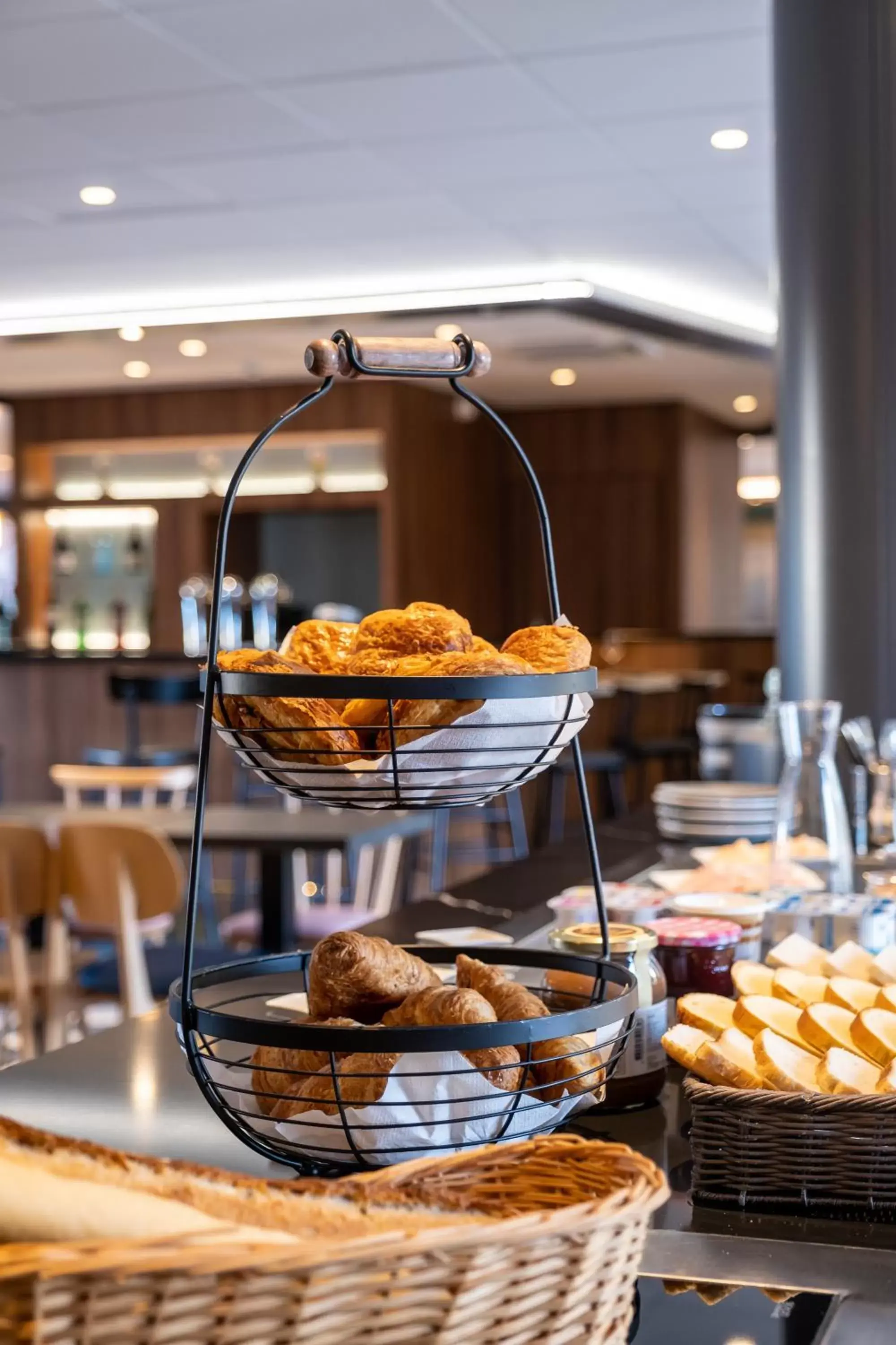 Buffet breakfast, Food in Zenitude Hôtel Résidences Toulouse Aéroport