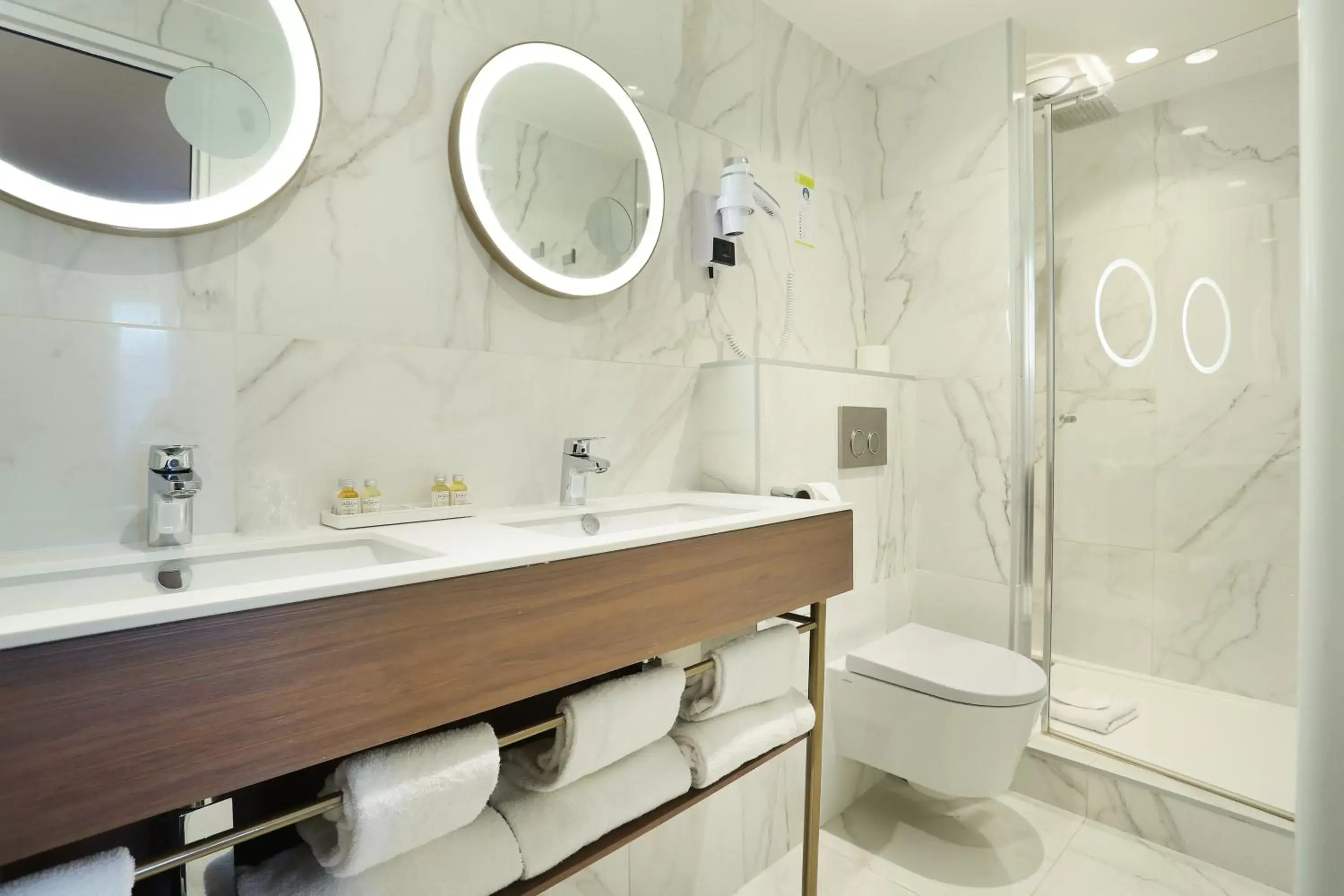 Bathroom in Hôtel Le Cheval Blanc