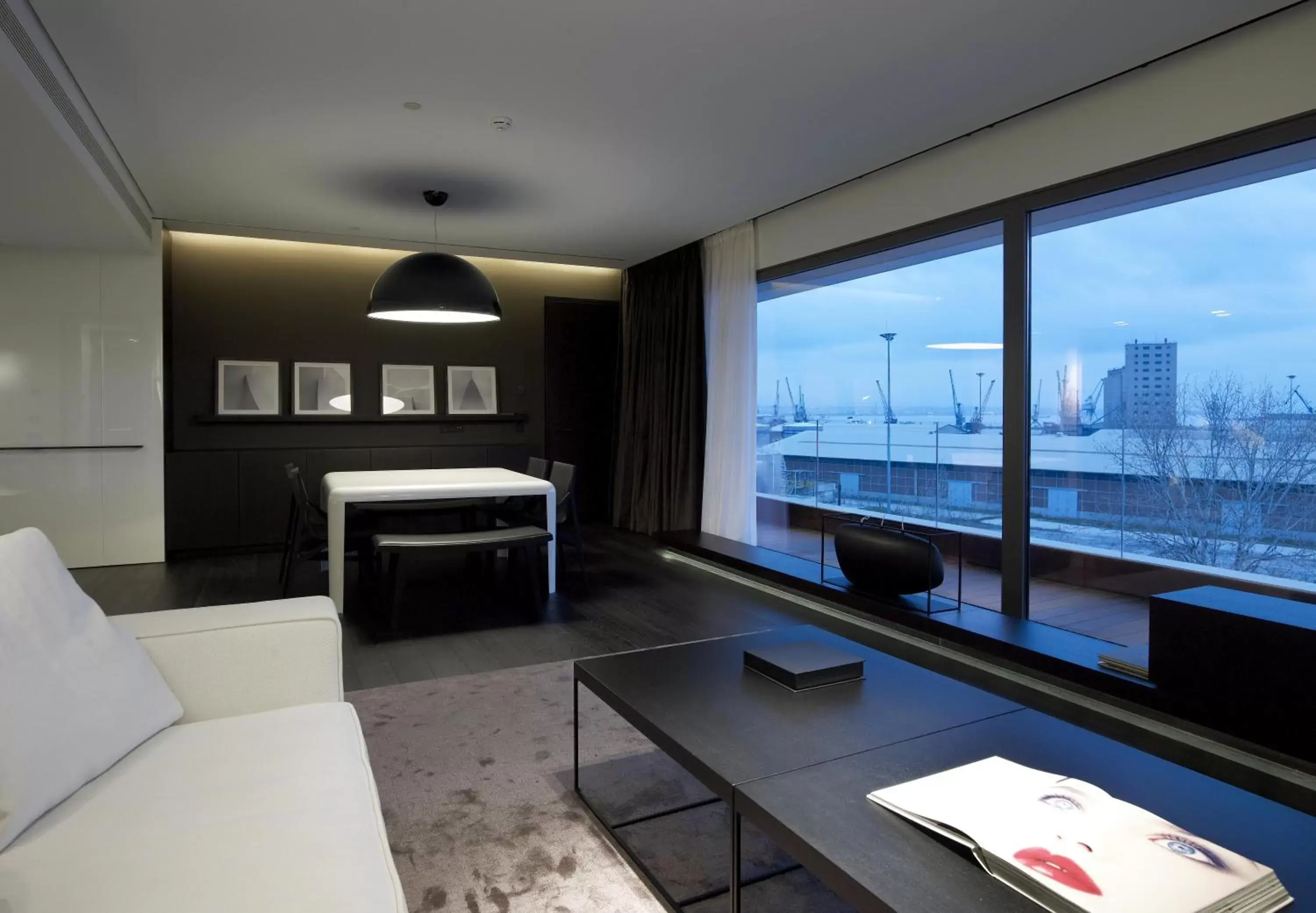 Seating area, Bed in The Met Hotel Thessaloniki, a Member of Design Hotels Seating area, Bed in The Met Hotel Thessaloniki, a Member of Design Hotels