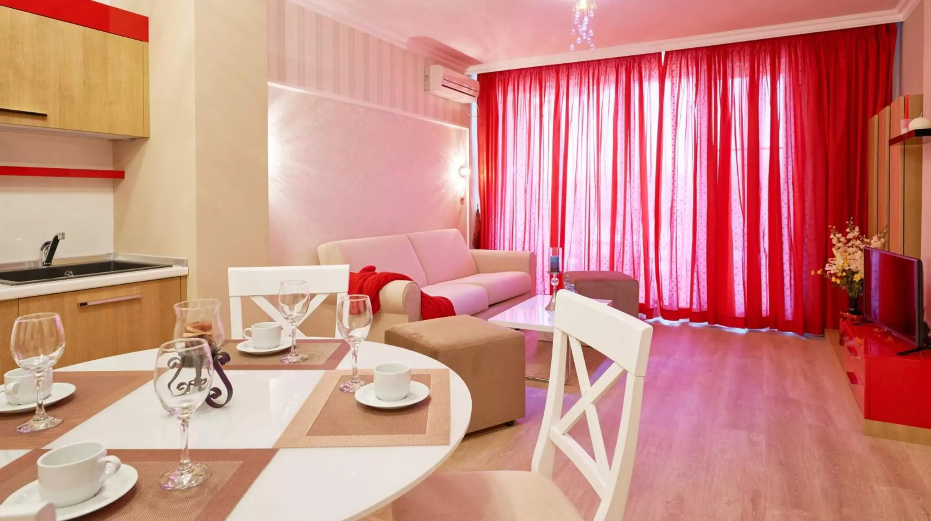 Living room in Penelopa Palace Apart Hotel & SPA Living room in Penelopa Palace Apart Hotel & SPA