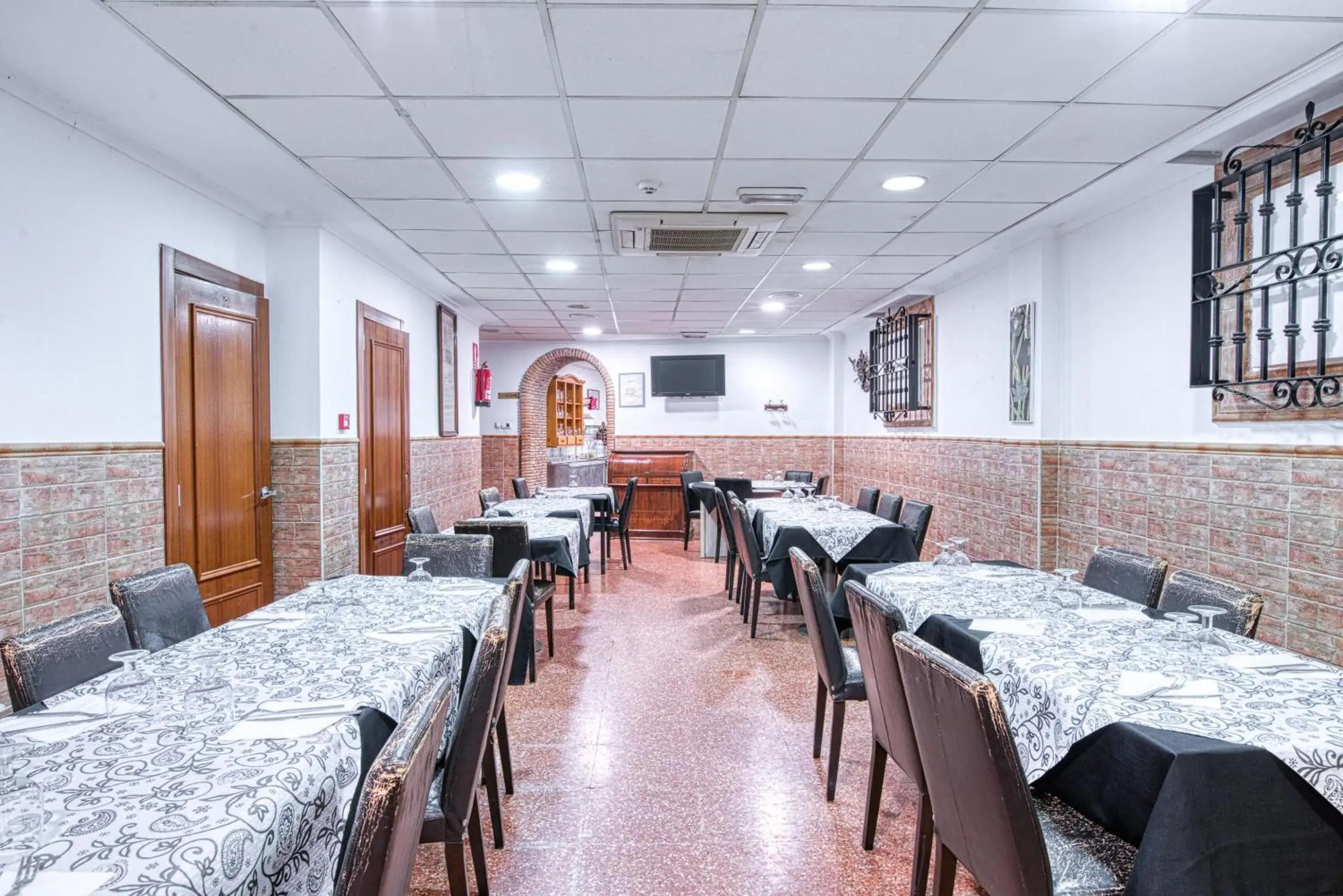 Restaurant/Places to Eat in Hostal Nova Picanya