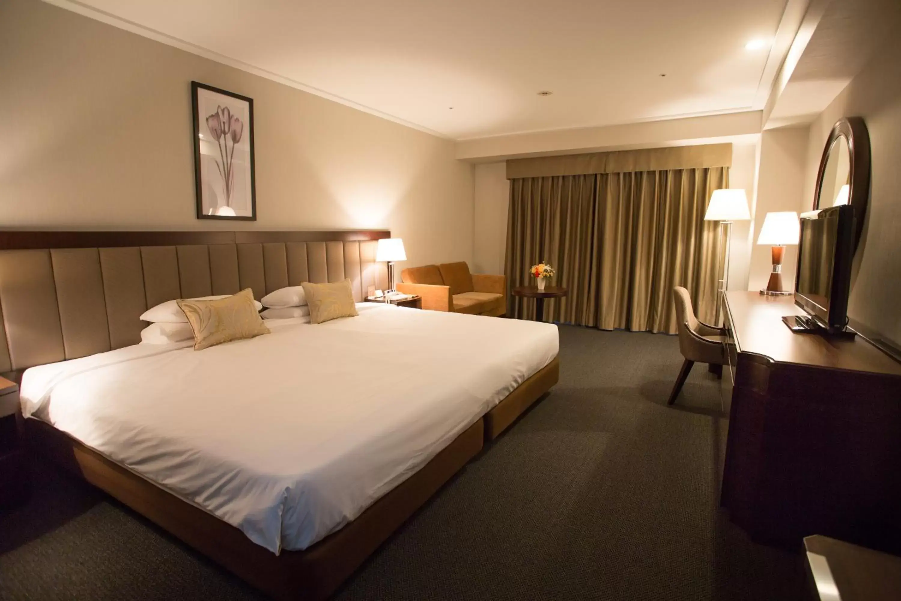 Photo of the whole room, Bed in Nagoya Tokyu Hotel