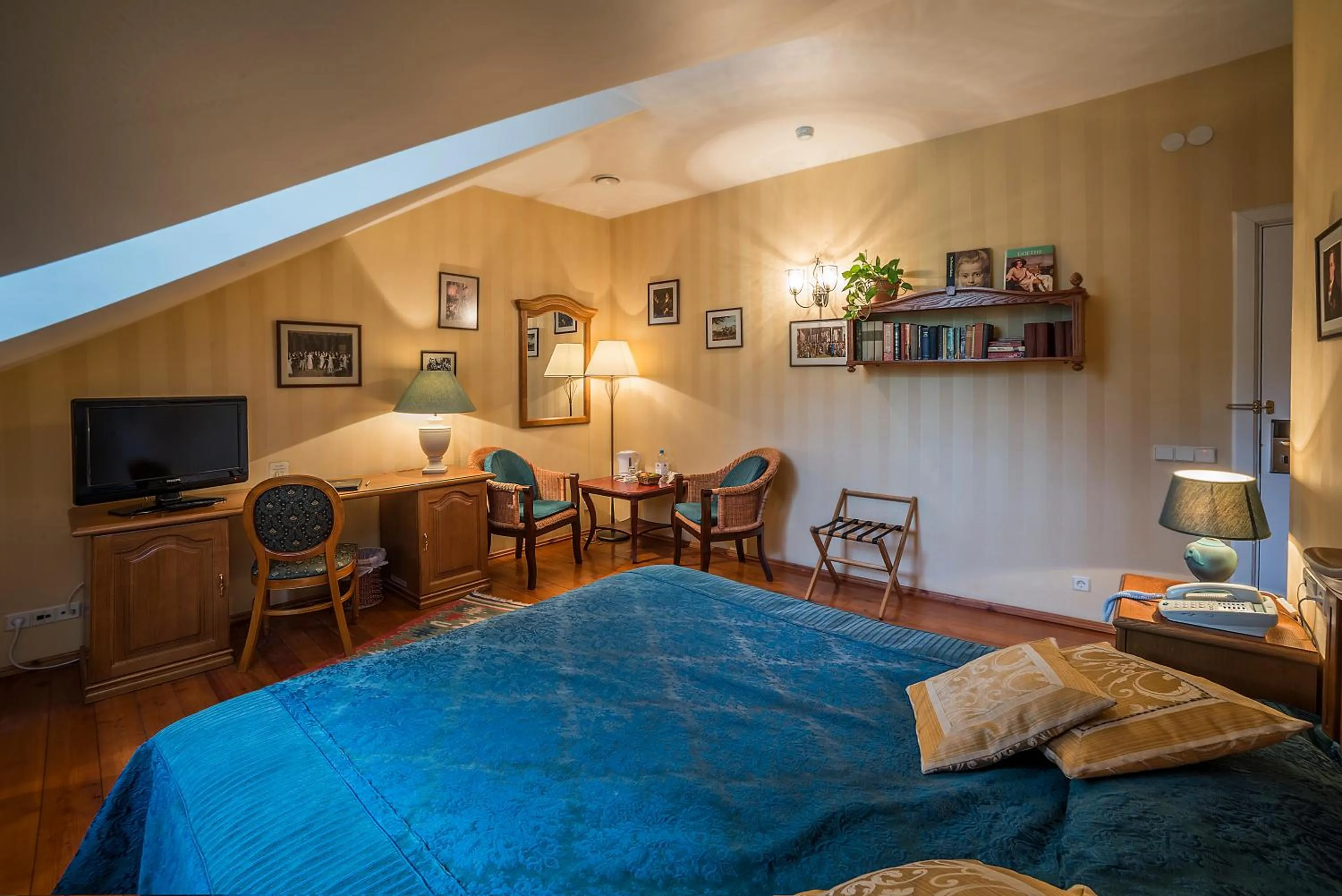 Bed in Shakespeare Boutique Hotel