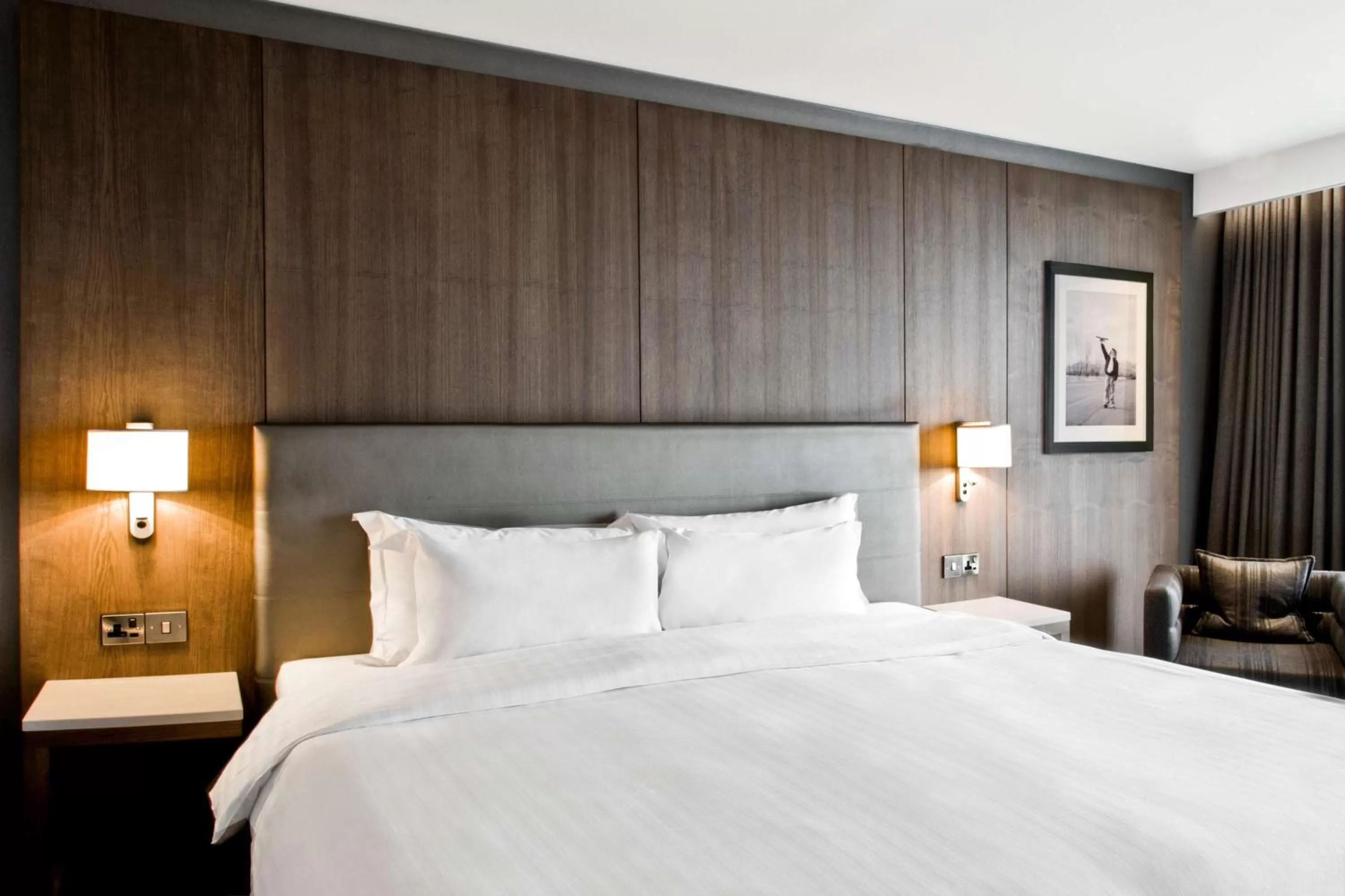 Bed in Radisson Blu Manchester Airport