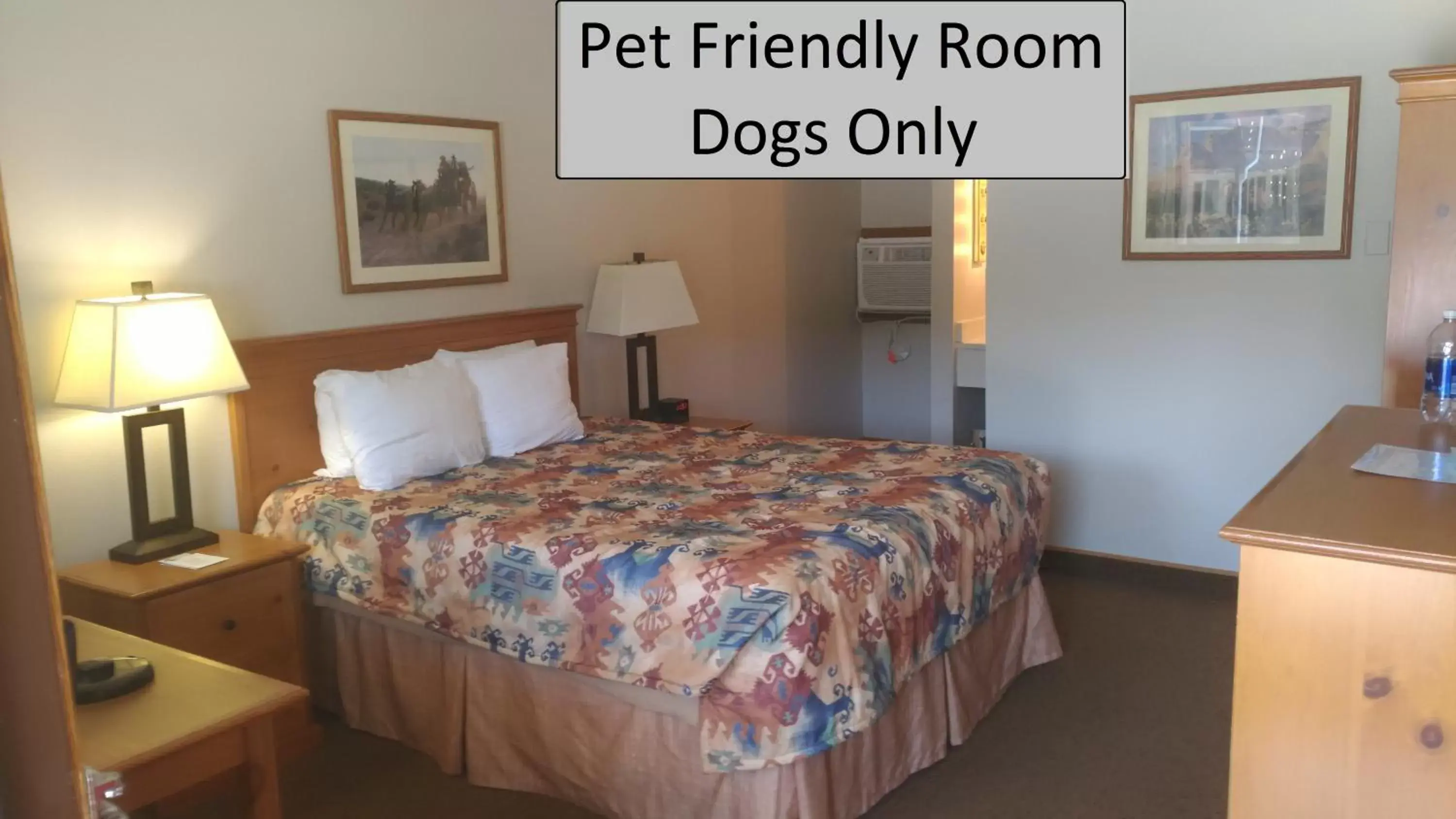 Pets, Bed in Deadwood Miners Hotel & Restaurant