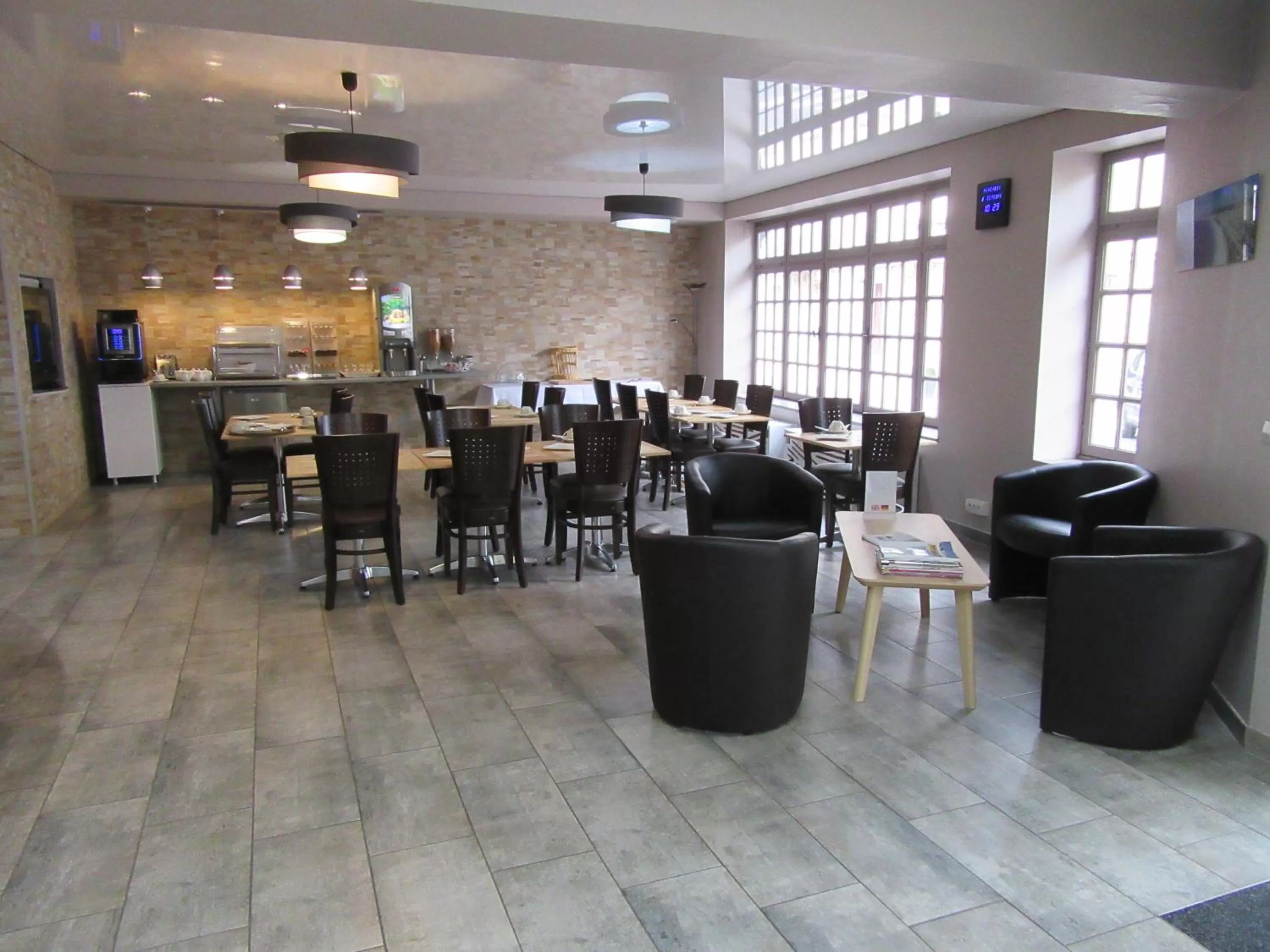 Restaurant/places to eat in Contact Hotel de France