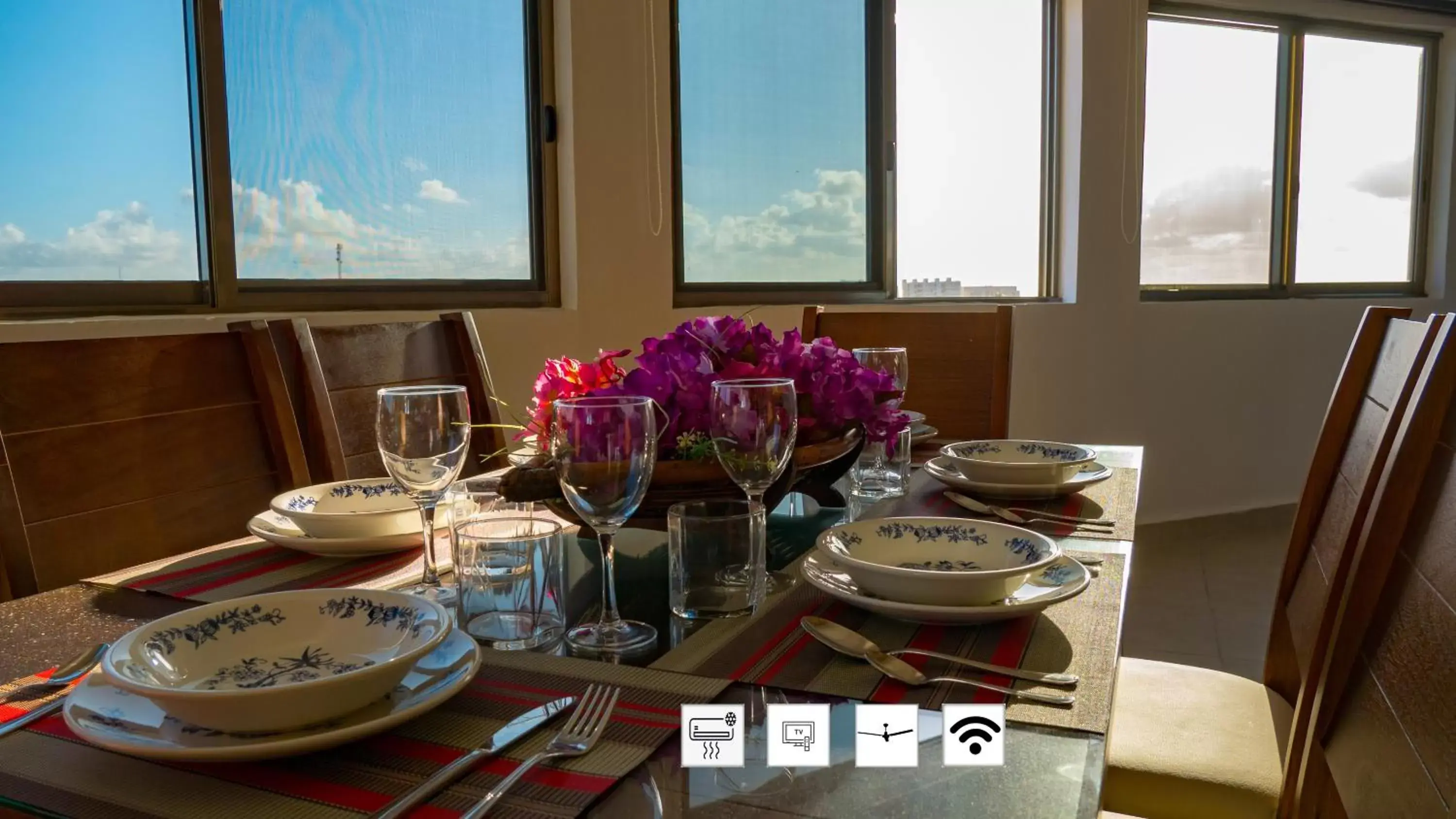 Dining area in Suite Isla Mujeres