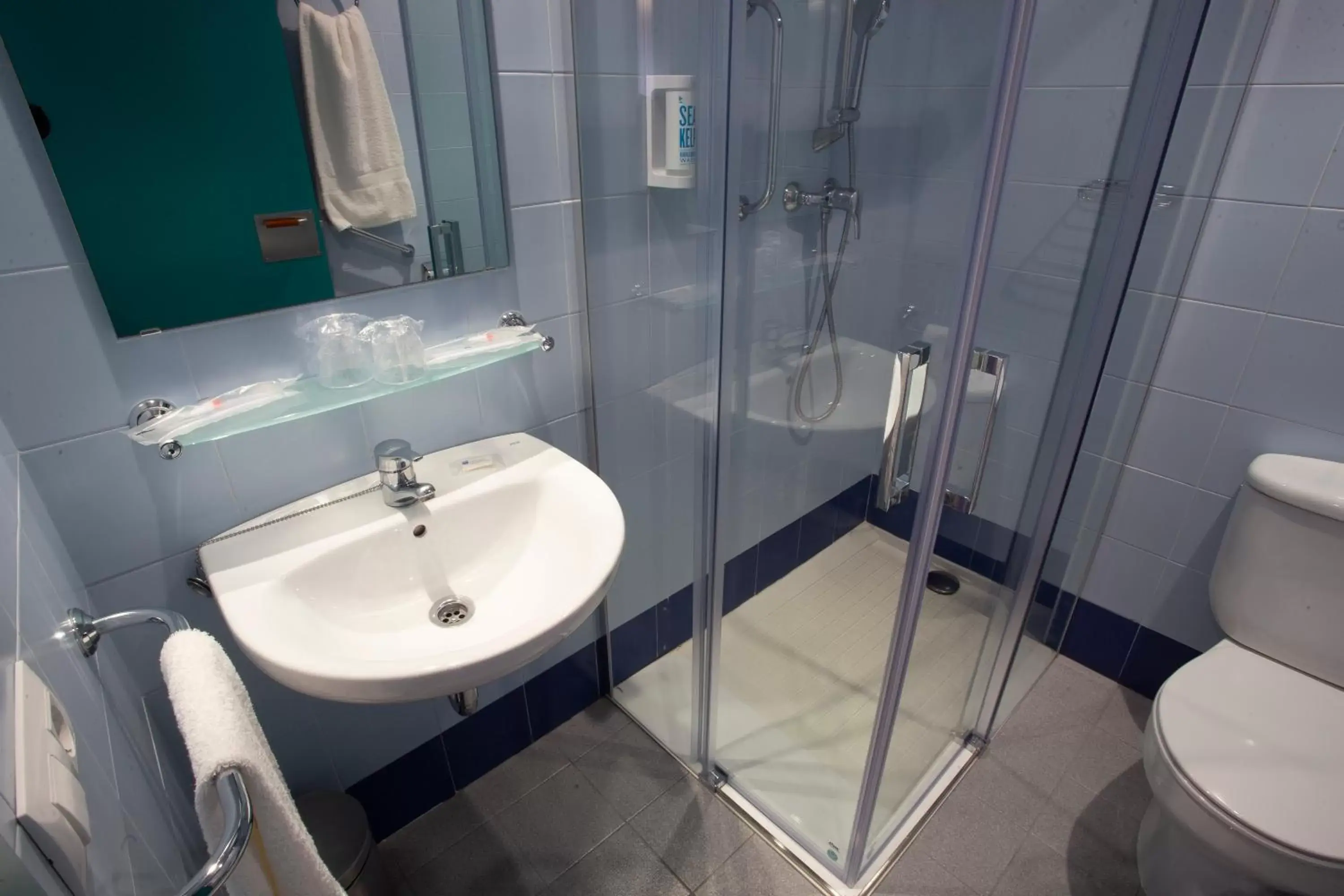 Shower, Bathroom in Casa Santa Elena