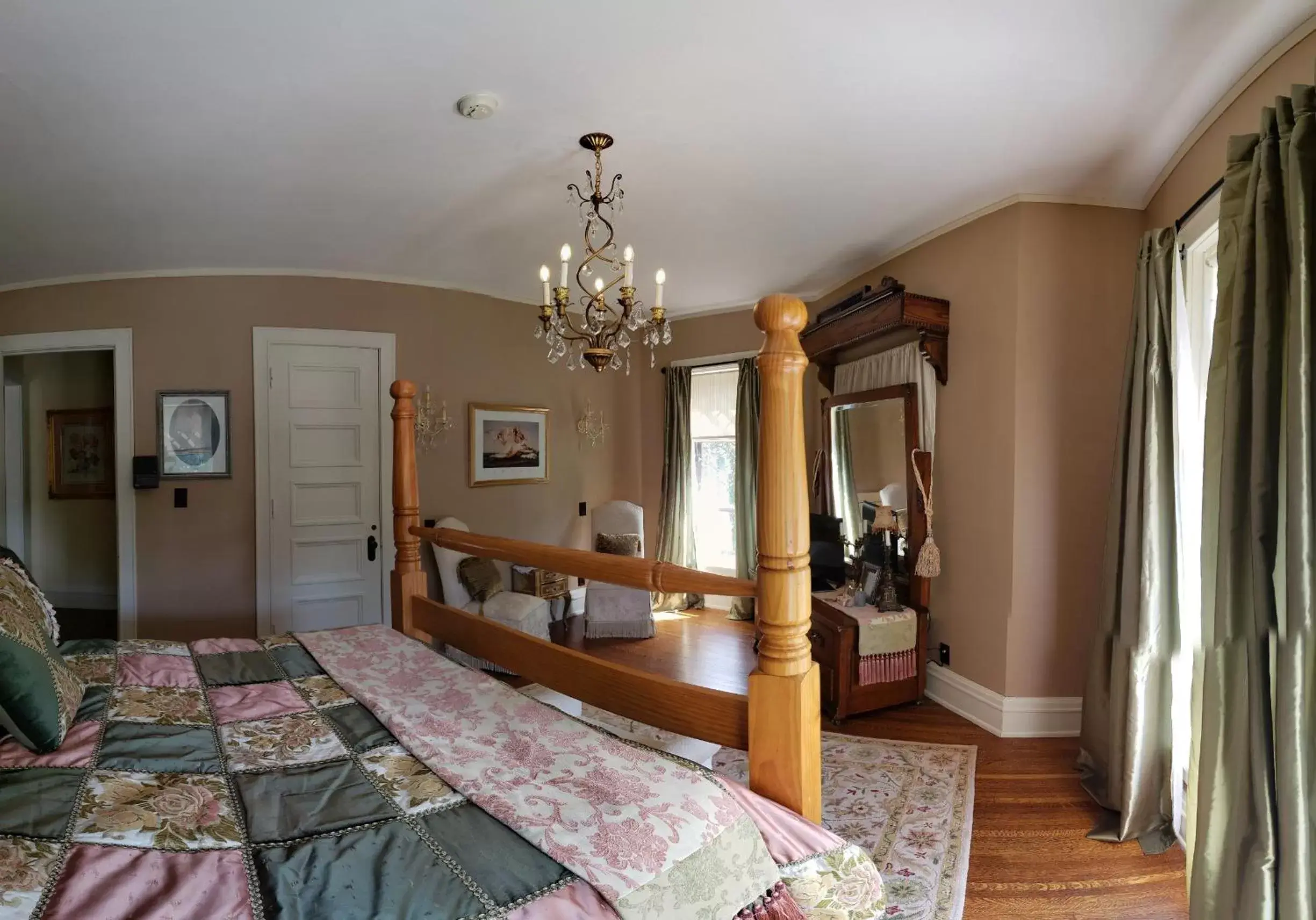 Bedroom in Chocolate Mansion