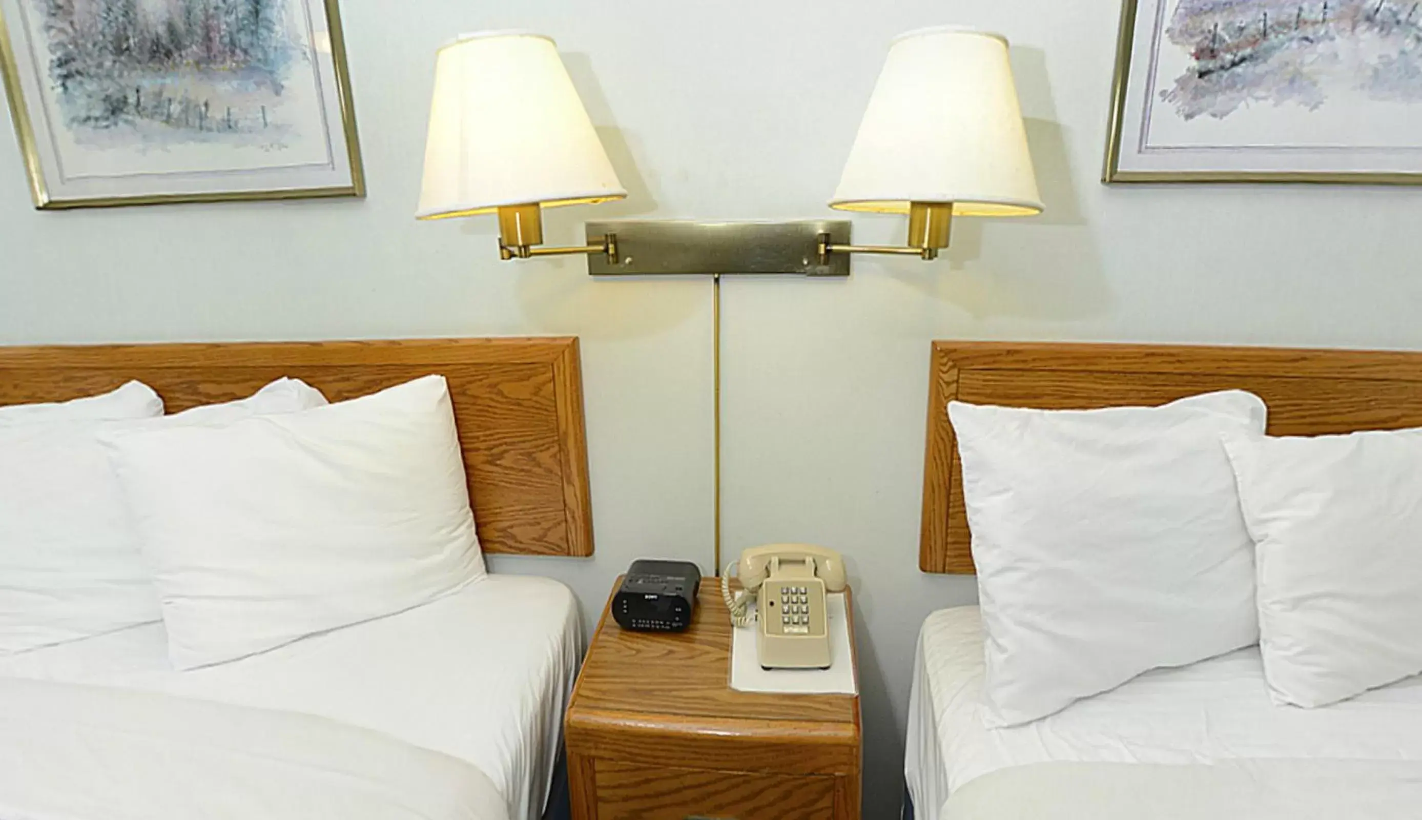 Queen Room in Americas Best Value Inn Saint Ignace Queen Room in Americas Best Value Inn Saint Ignace