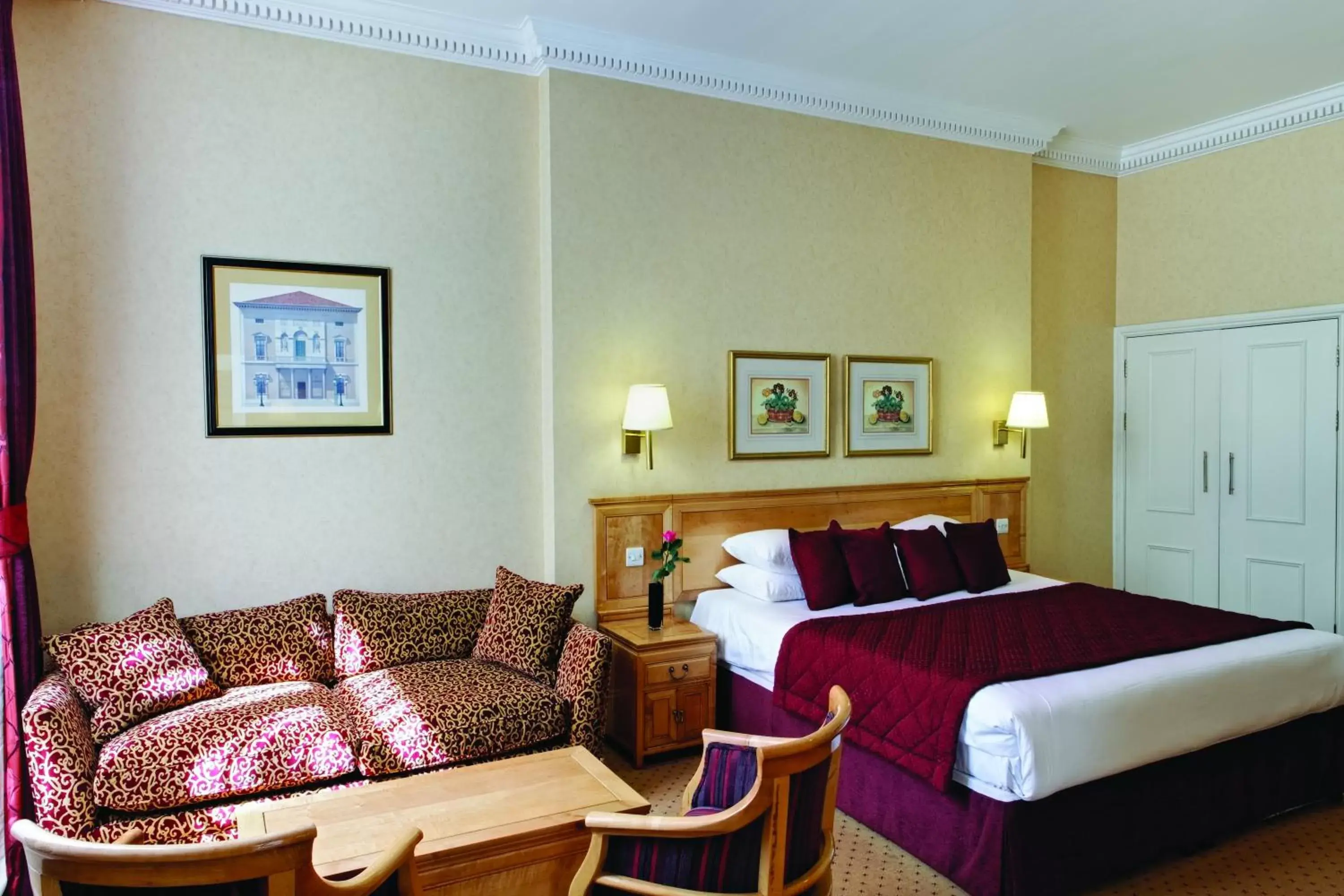 Bedroom, Seating Area in Grange Buckingham Hotel