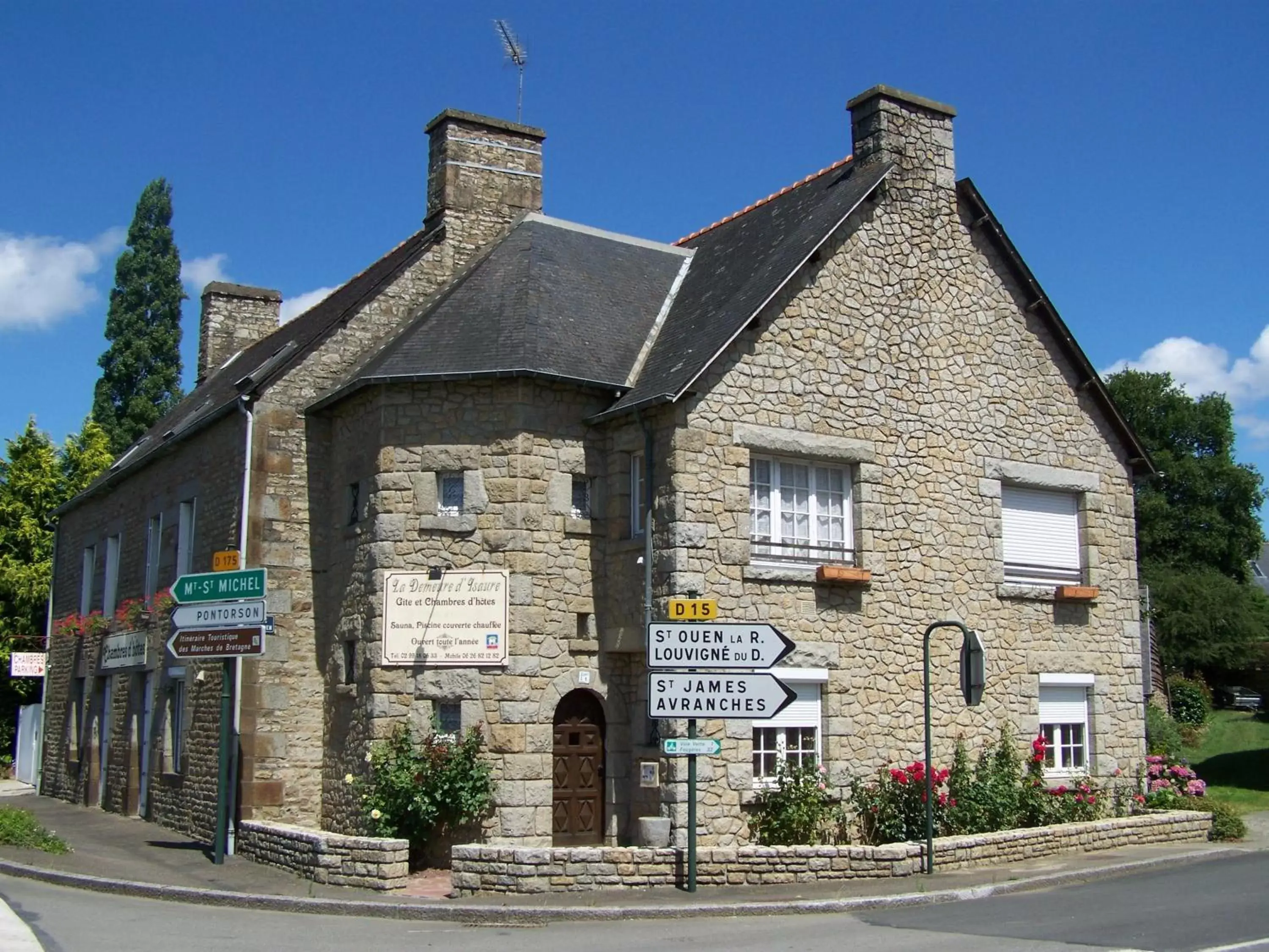 Facade/entrance, Property Building in Ker-Loën