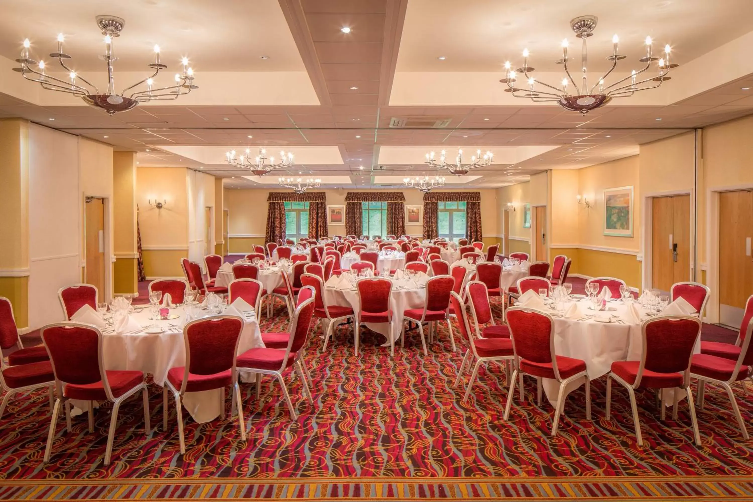 Meeting/conference room, Restaurant/Places to Eat in Delta Hotels by Marriott Milton Keynes