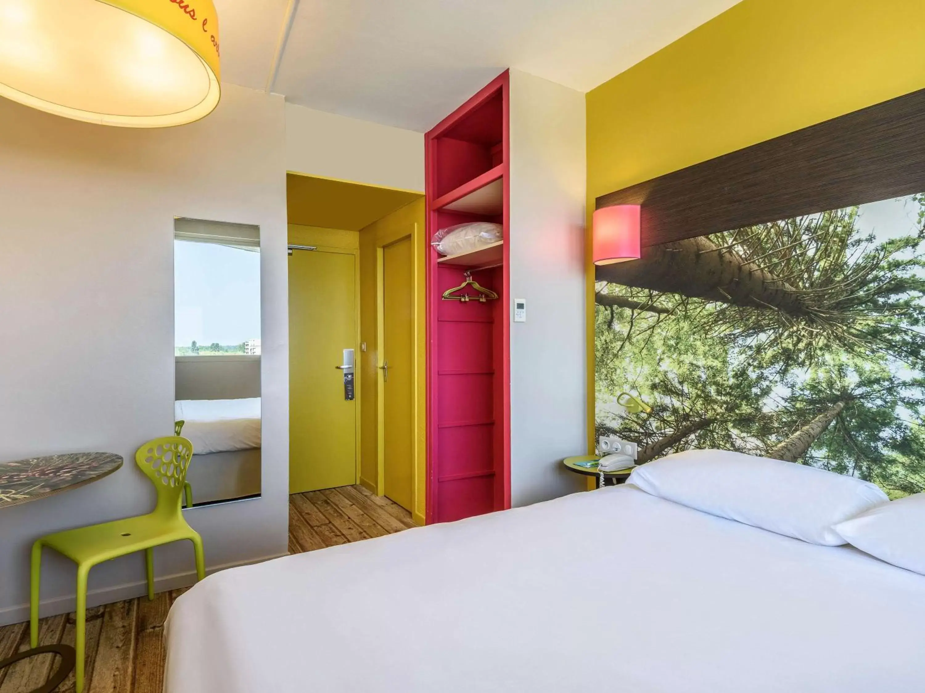 Photo of the whole room, Bed in ibis styles Dax Centre