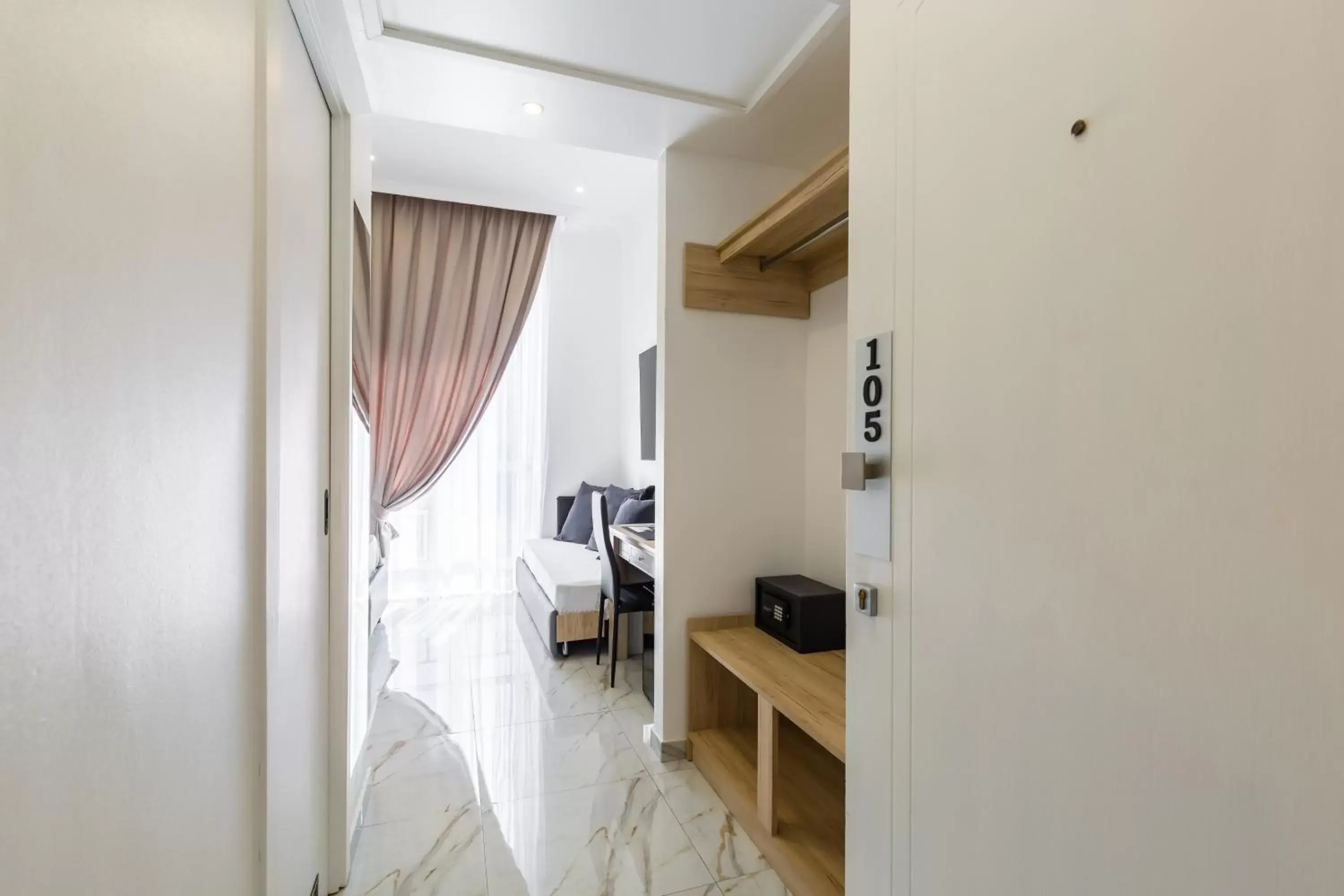 hair dresser, TV/Entertainment Center in Hotel Sant'Angelo Palace