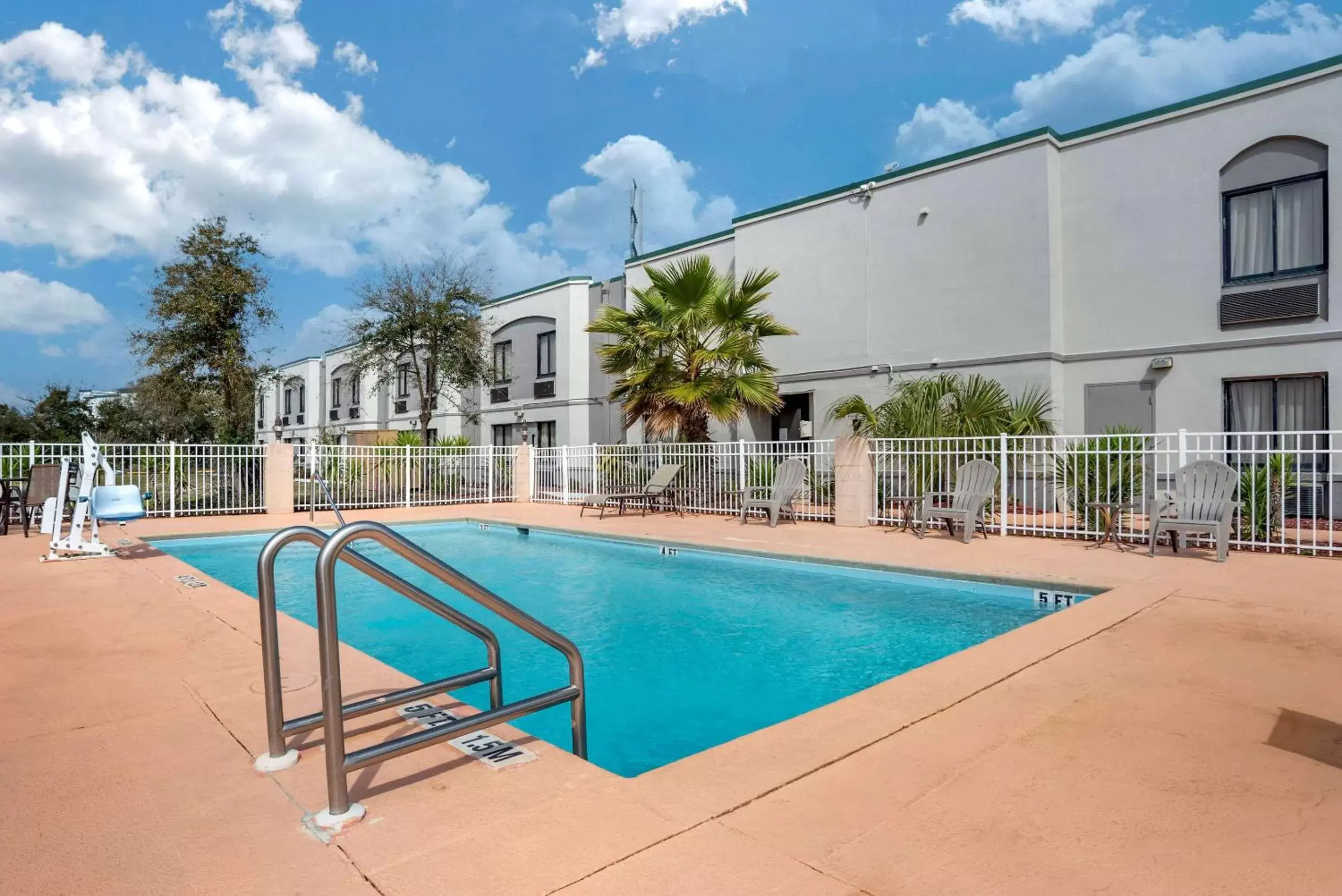 Activities, Swimming Pool in Sleep Inn Destin near Miramar Beach