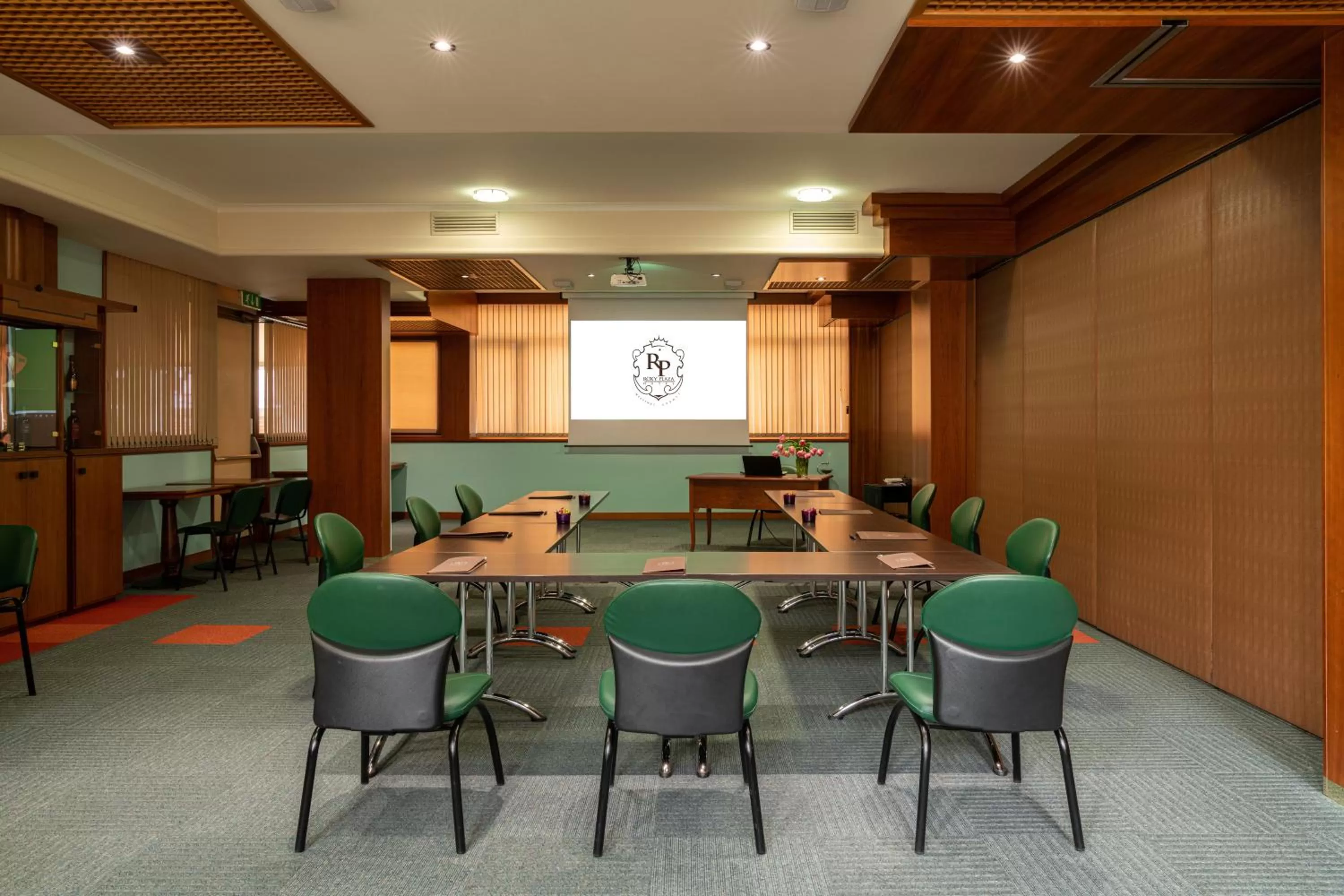 Business facilities in Hotel Roxy Plaza