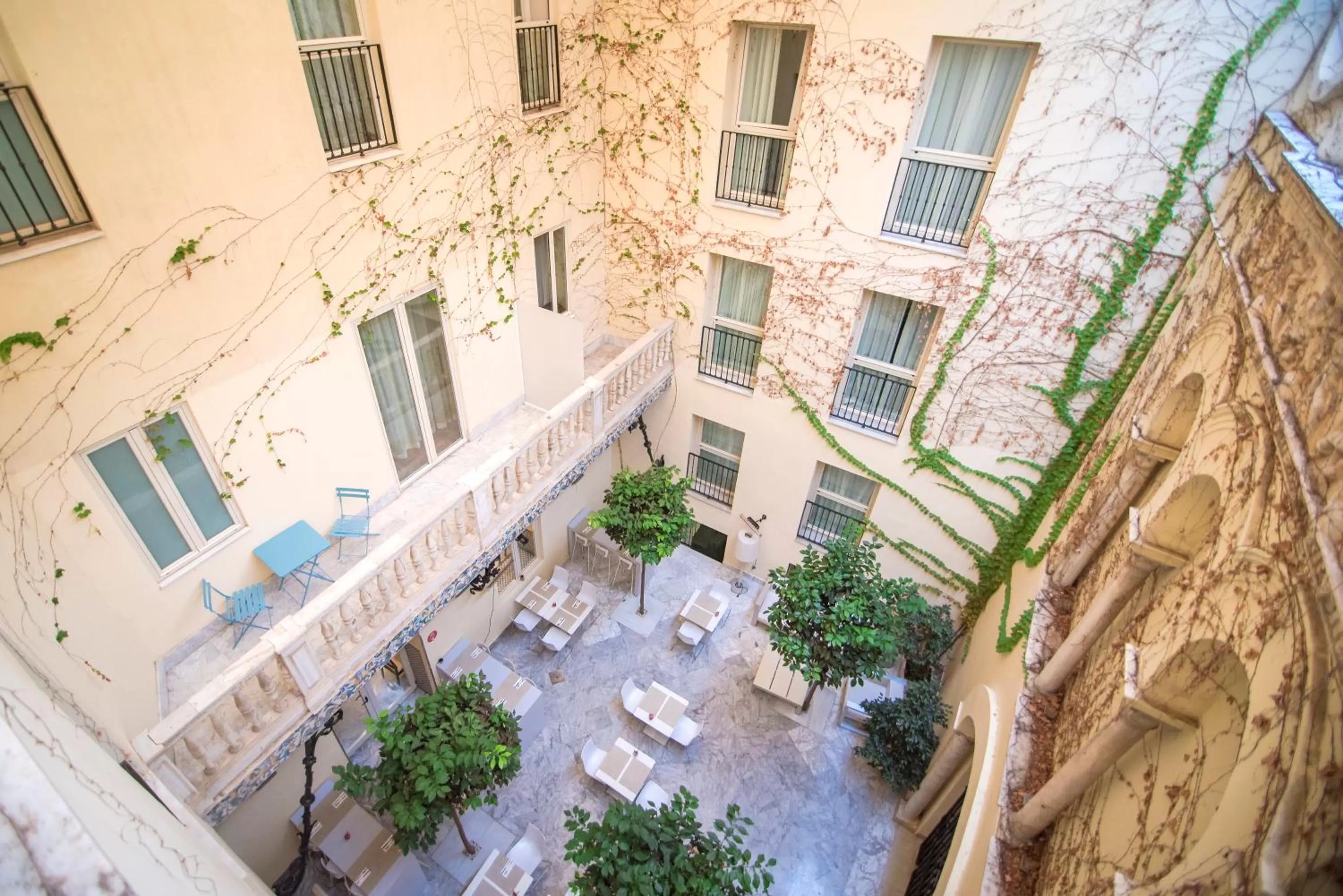 Property building in Petit Palace Santa Cruz