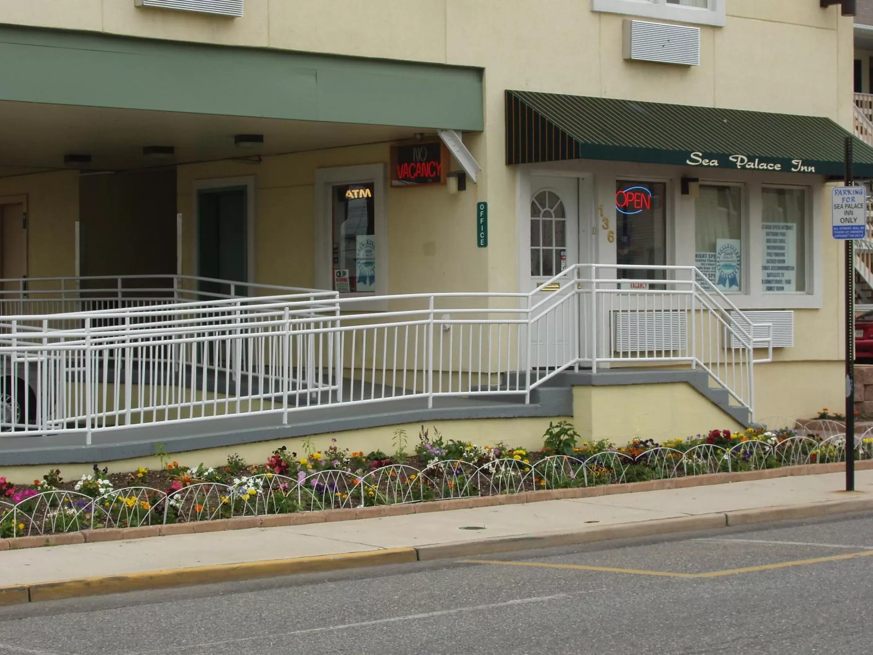 Facade/entrance in Sea Palace Motel