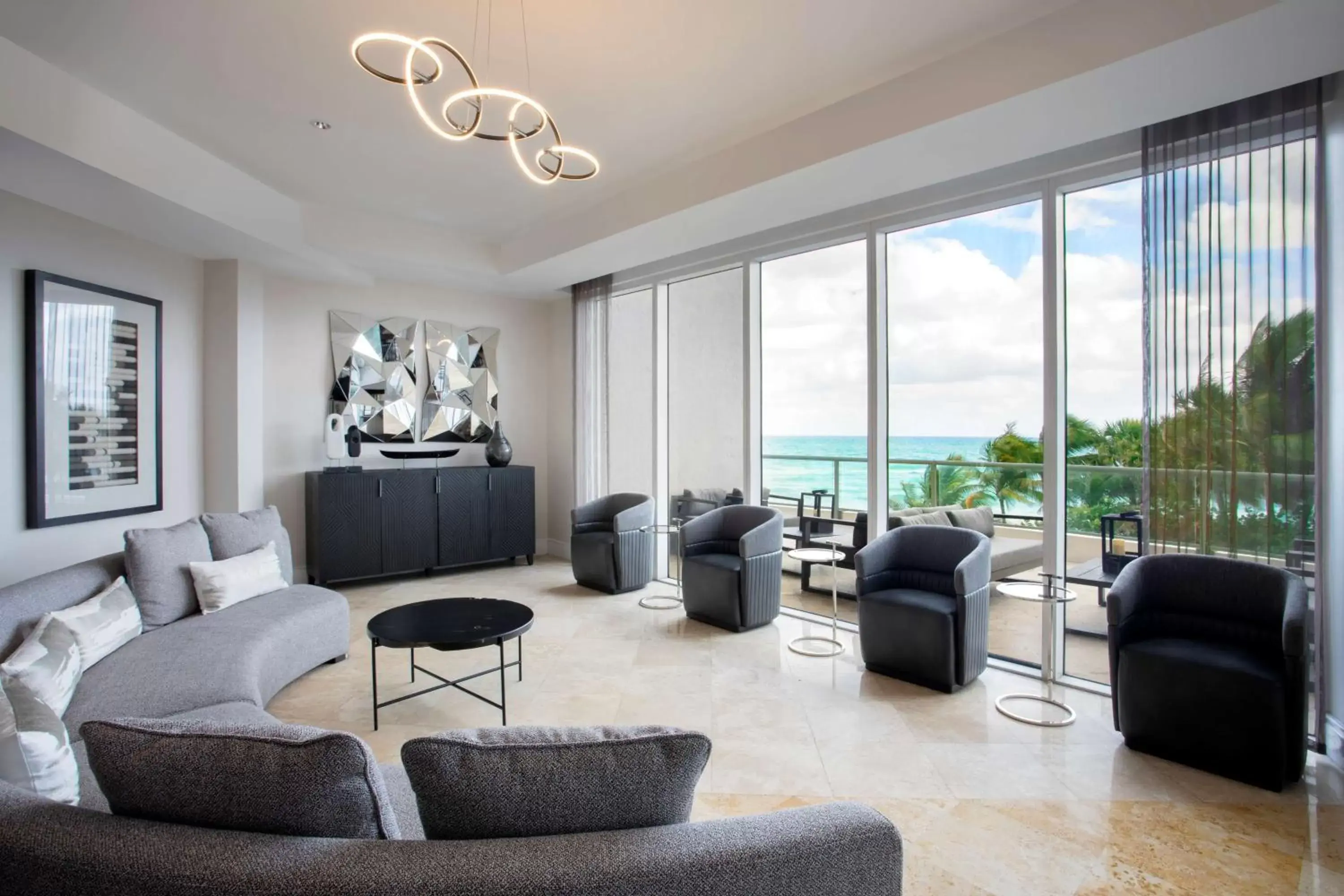 Lobby or reception, Seating Area in DoubleTree by Hilton Ocean Point Resort - North Miami Beach