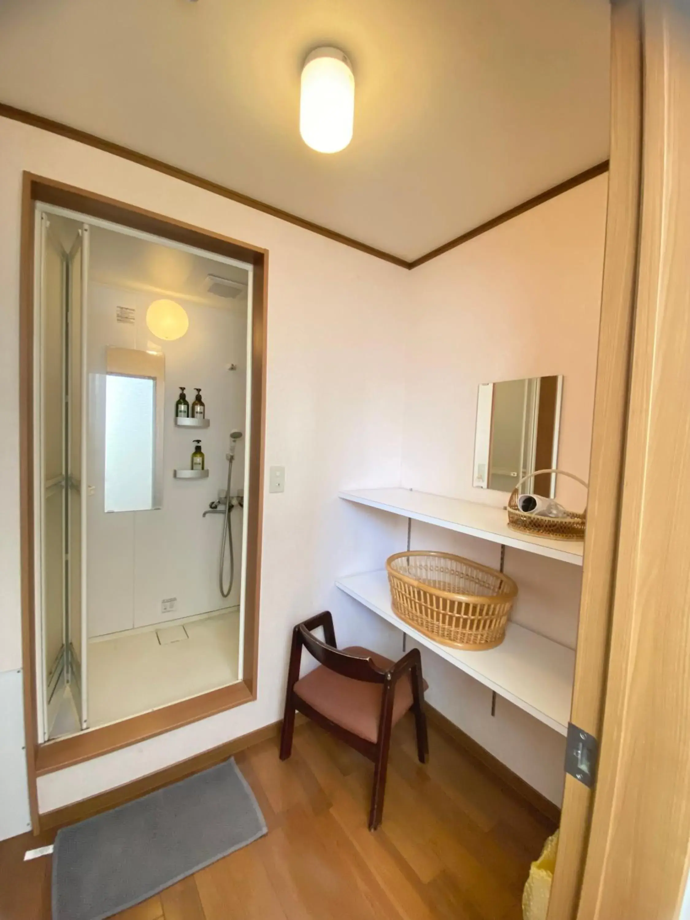 Shower, Seating Area in Yoshidaya Ryokan