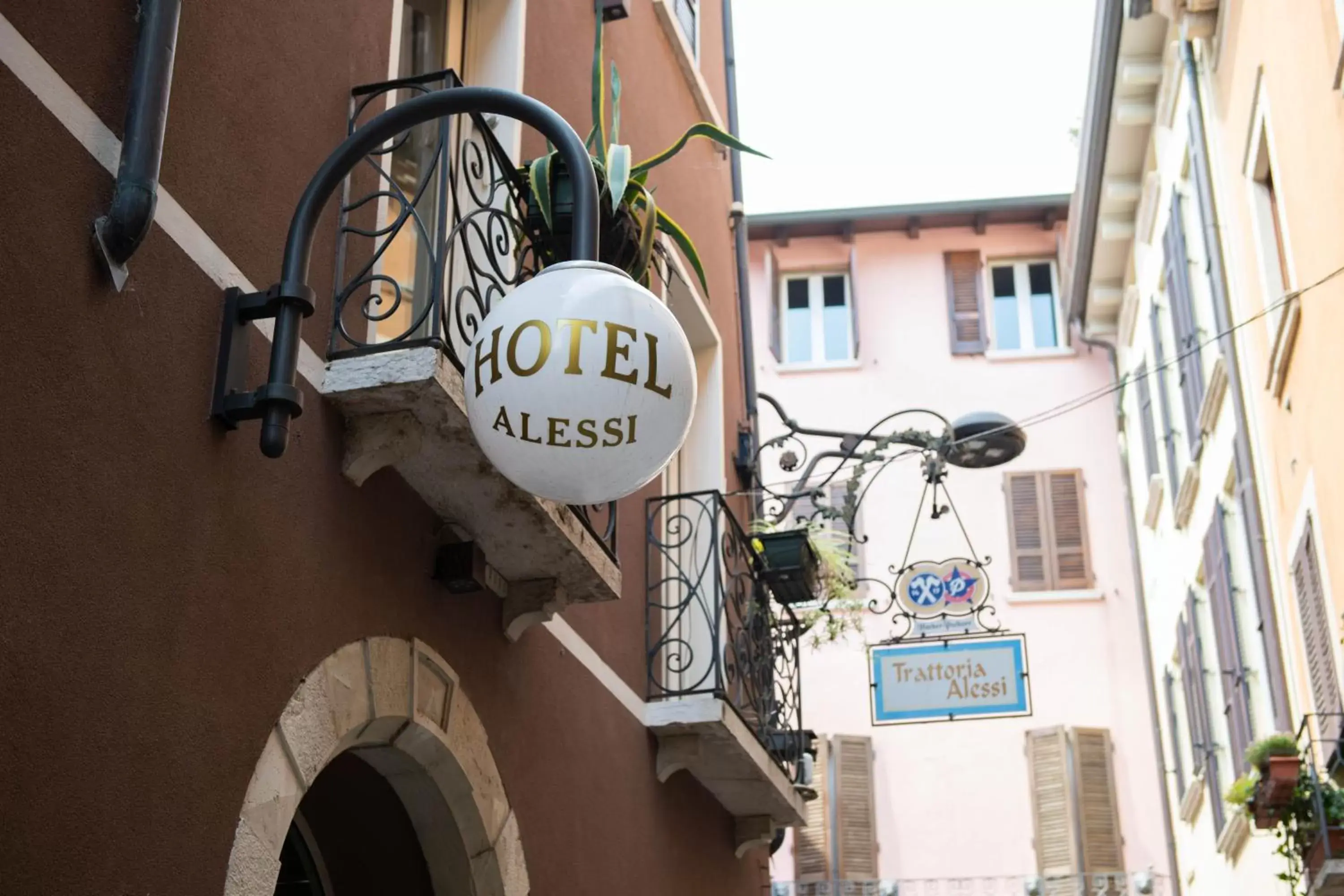 Logo/Certificate/Sign in Alessi Hotel Trattoria