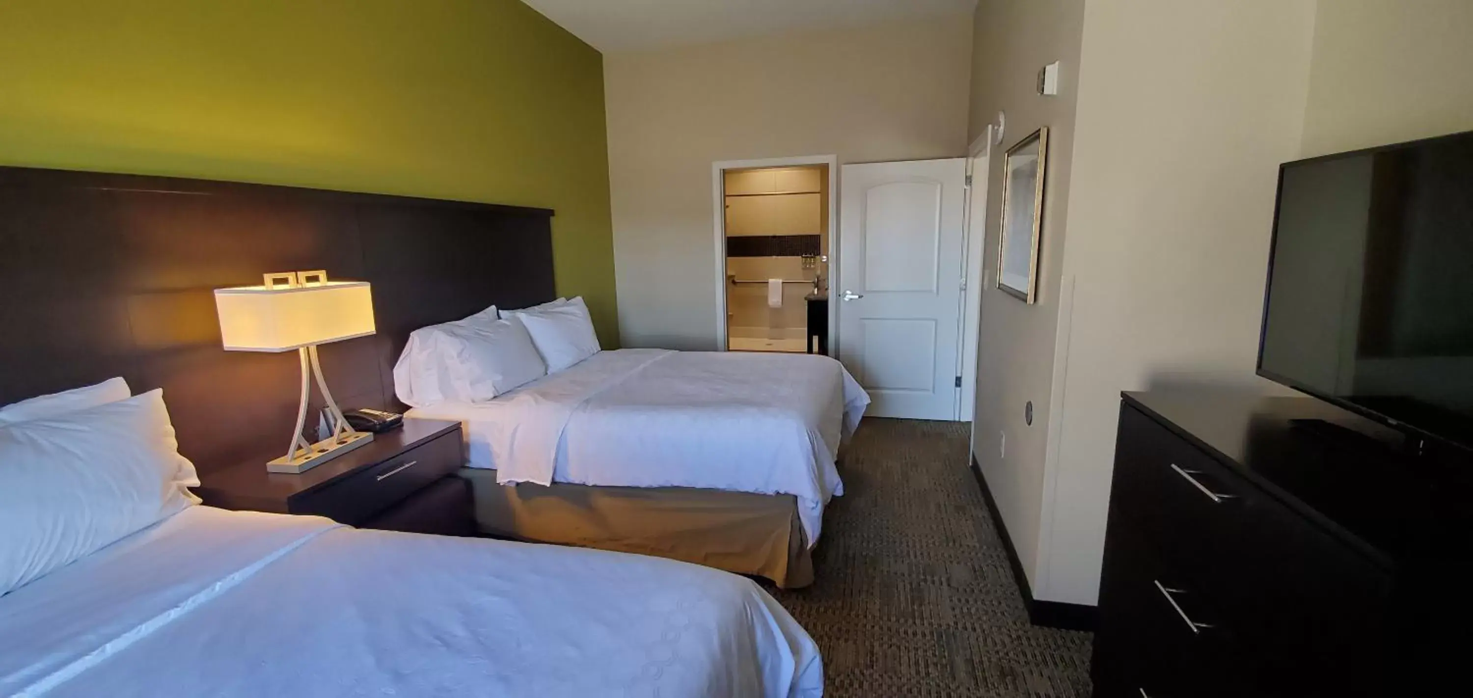 Photo of the whole room, Bed in Staybridge Suites Eau Claire - Altoona, an IHG Hotel