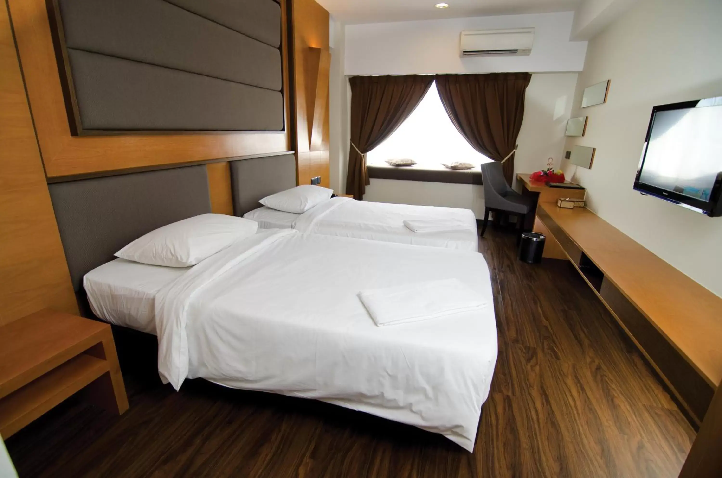 Photo of the whole room, Bed in C'haya Hotel