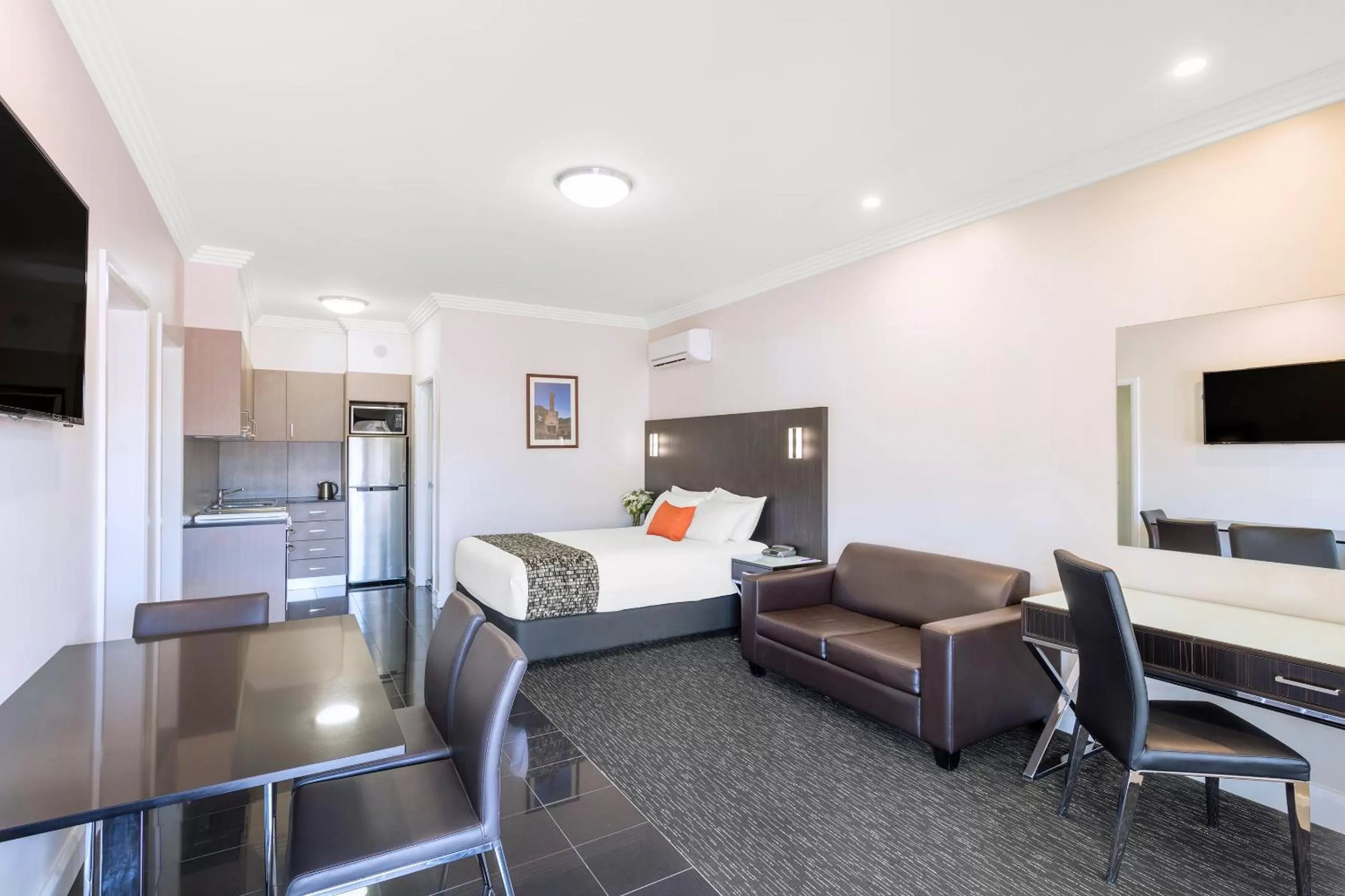 Bedroom, Bed in Mercure Goulburn