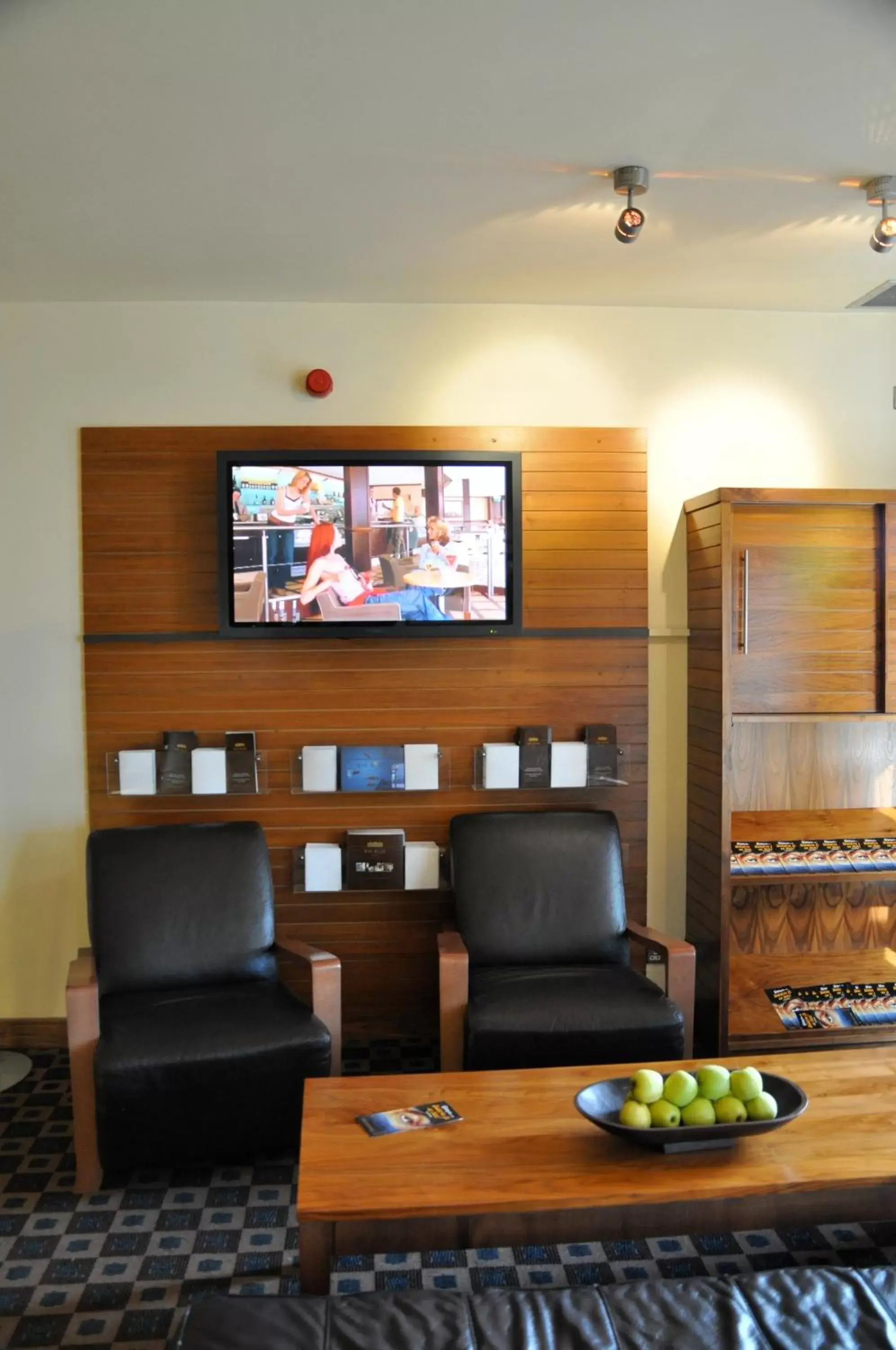 Communal lounge/ TV room in The Big Blue Hotel - Blackpool Pleasure Beach