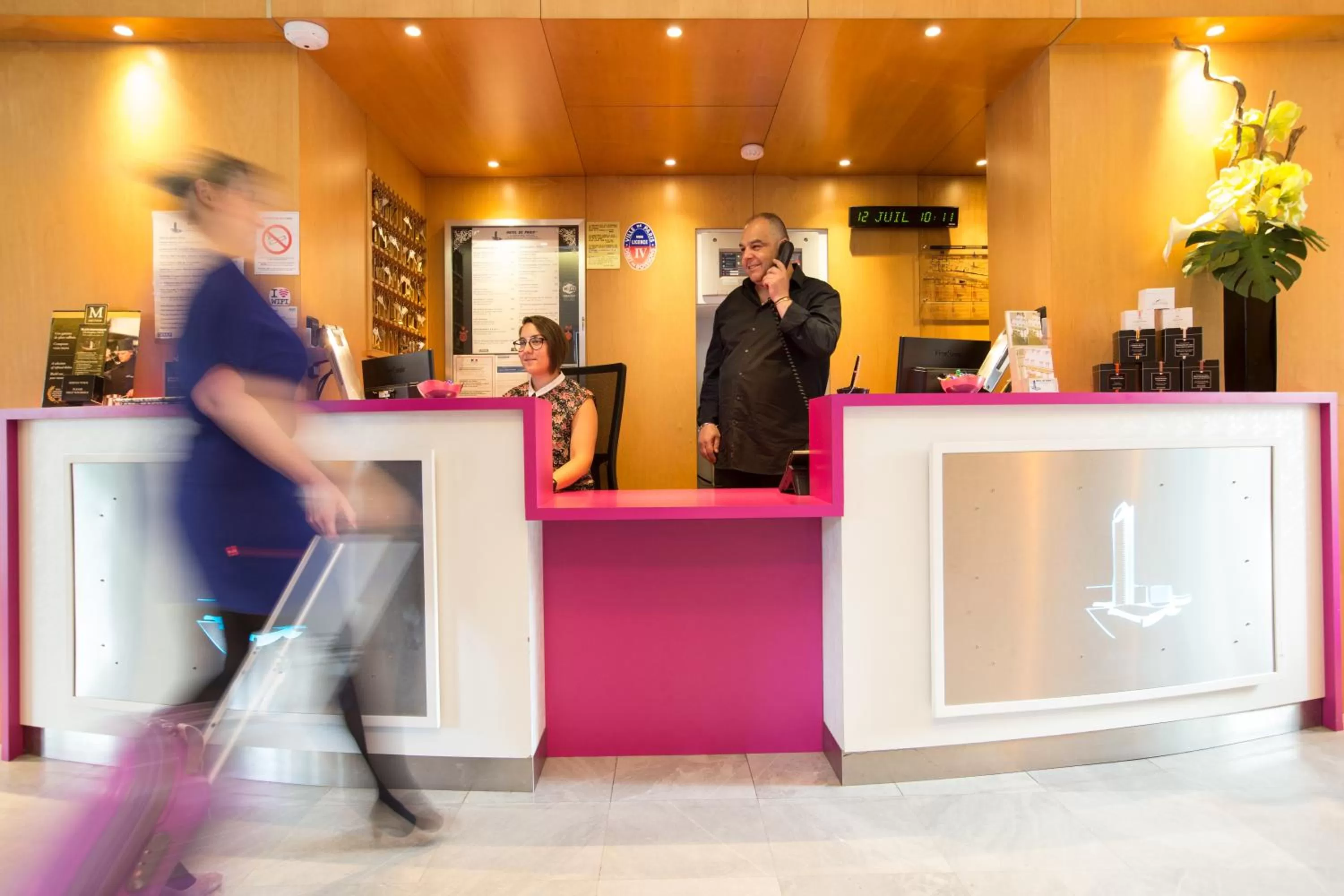 Lobby or reception in HOTEL DE PARIS MONTPARNASSE