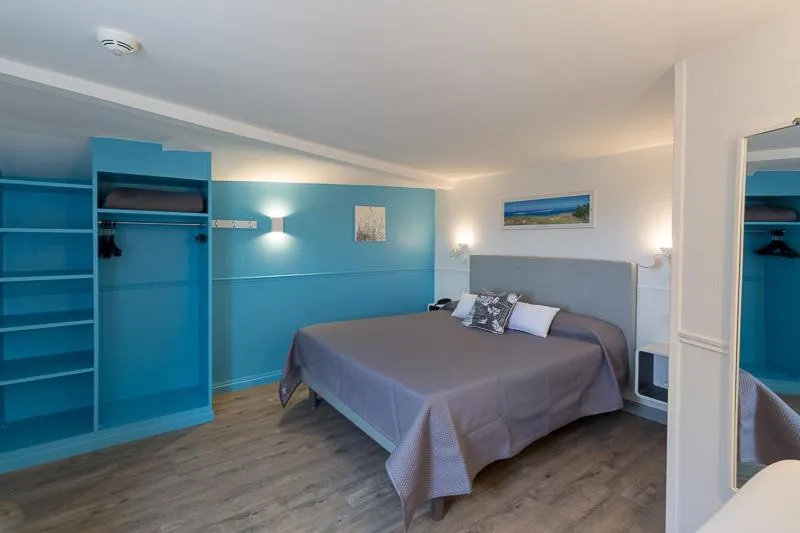 Bed in Cit'Hotel Le Regina Bordeaux Gare Saint-Jean