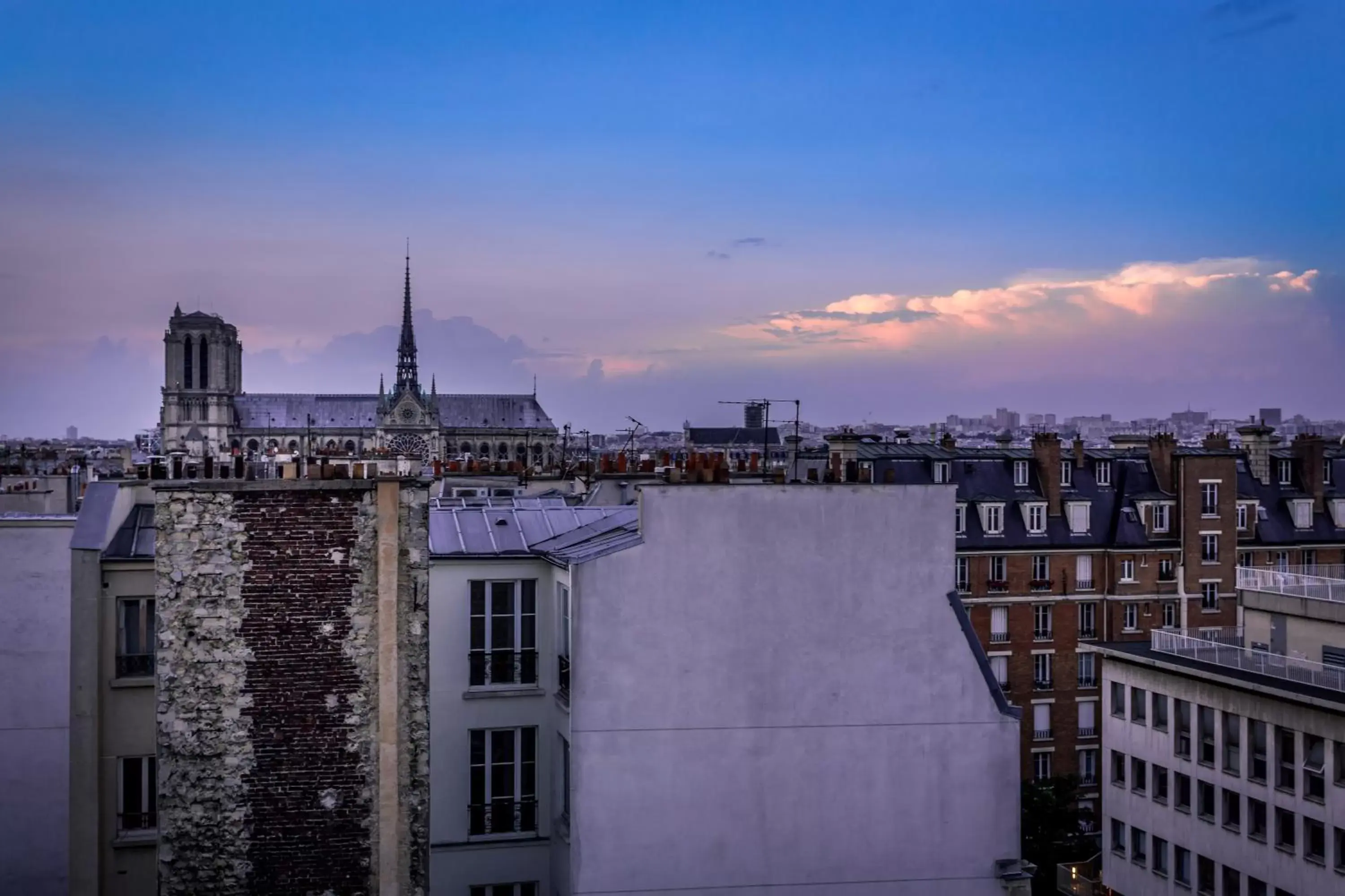 City view in Hotel Les Bulles De Paris
