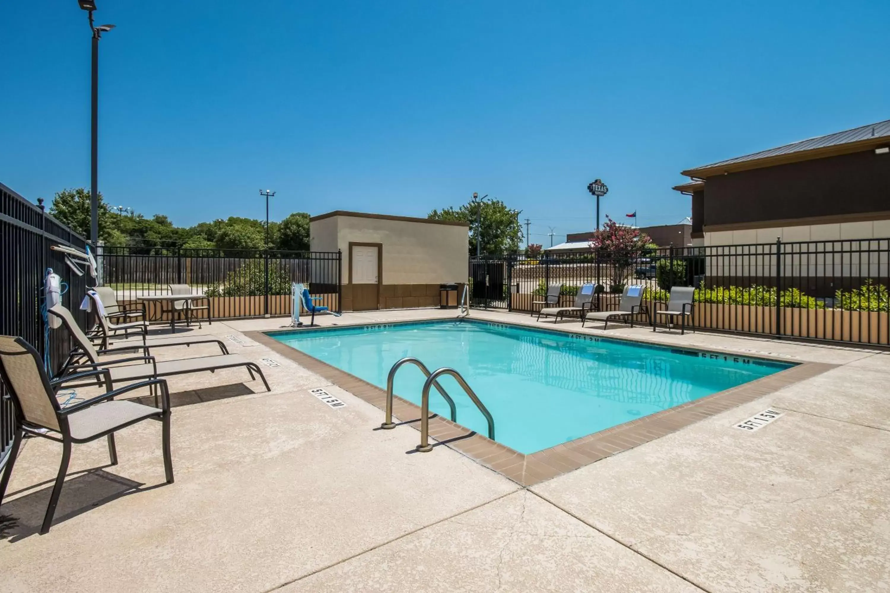 Pool view, Swimming Pool in Best Western Temple Inn & Suites
