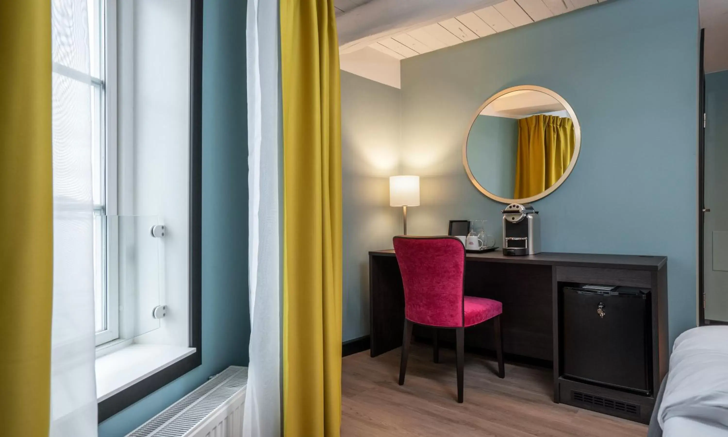 Coffee/tea facilities, TV/Entertainment Center in Thon Hotel Kristiansund