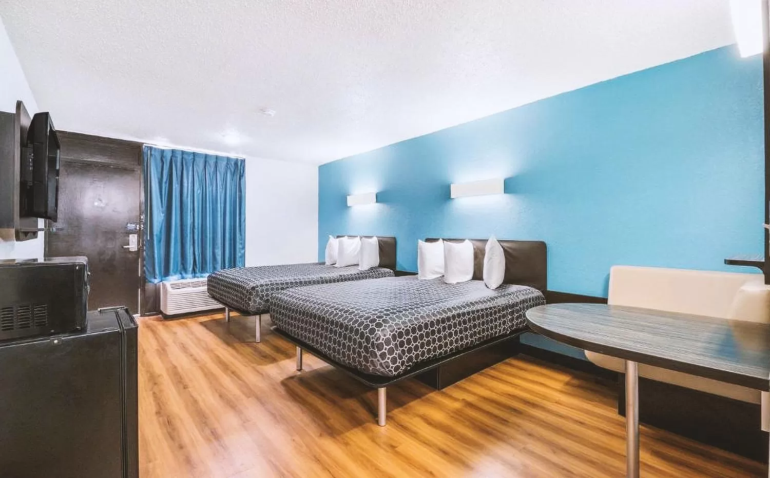 Bed in Sky Palace Inn & Suites By Jasper Beeville