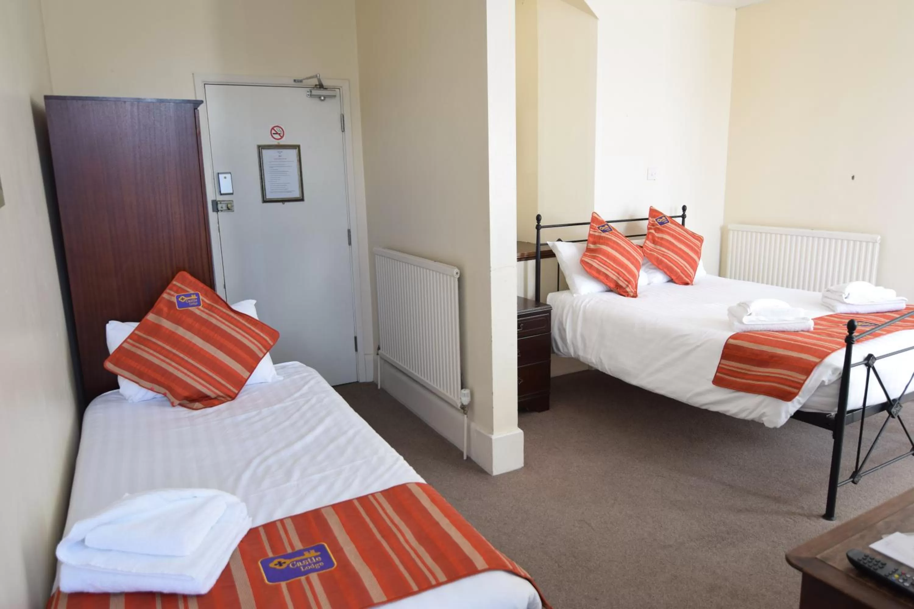 Photo of the whole room, Bed in Castle Lodge