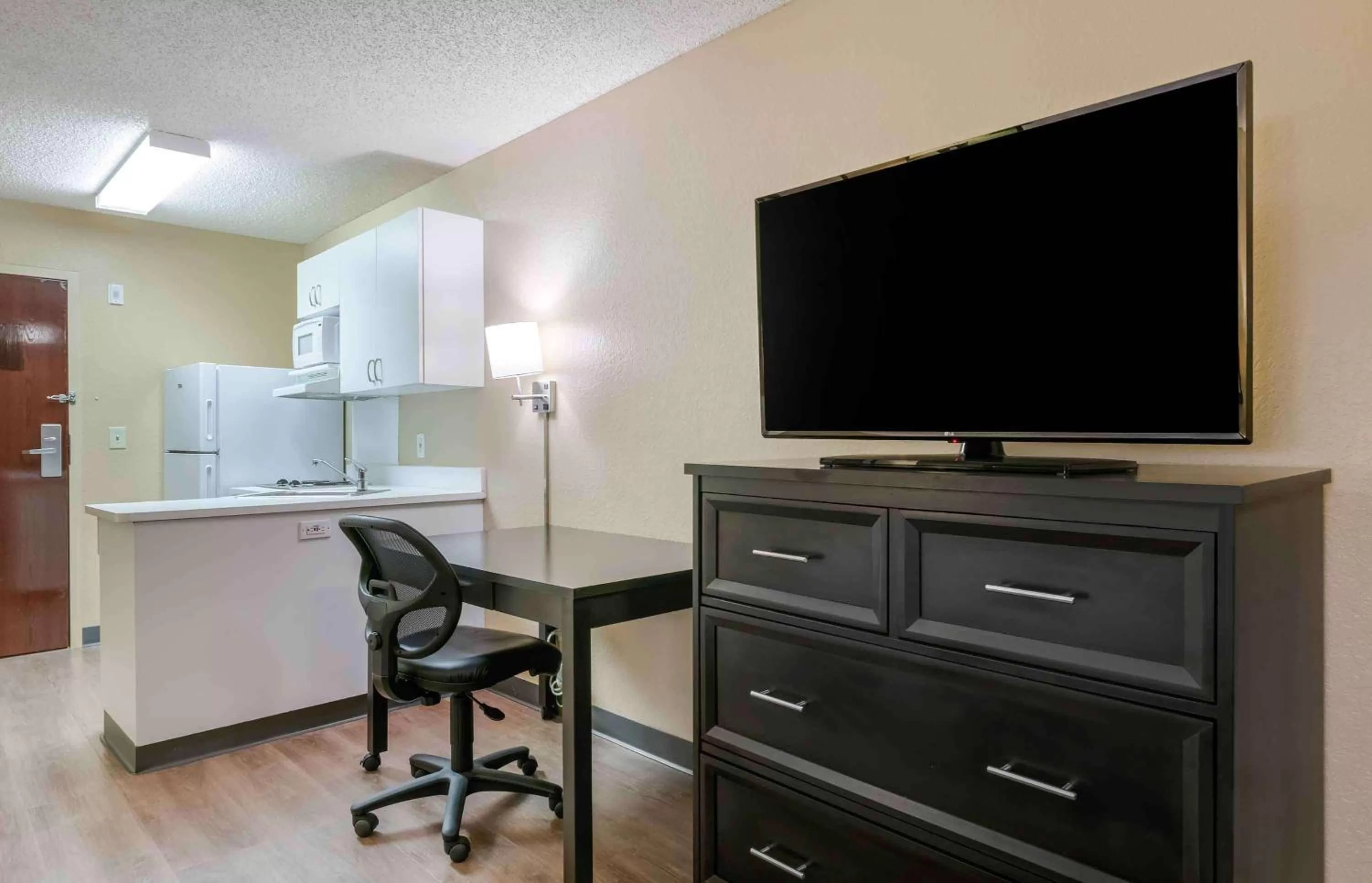 Bedroom in Extended Stay America Select Suites - Orlando - Conven Ctr - Sports Complex