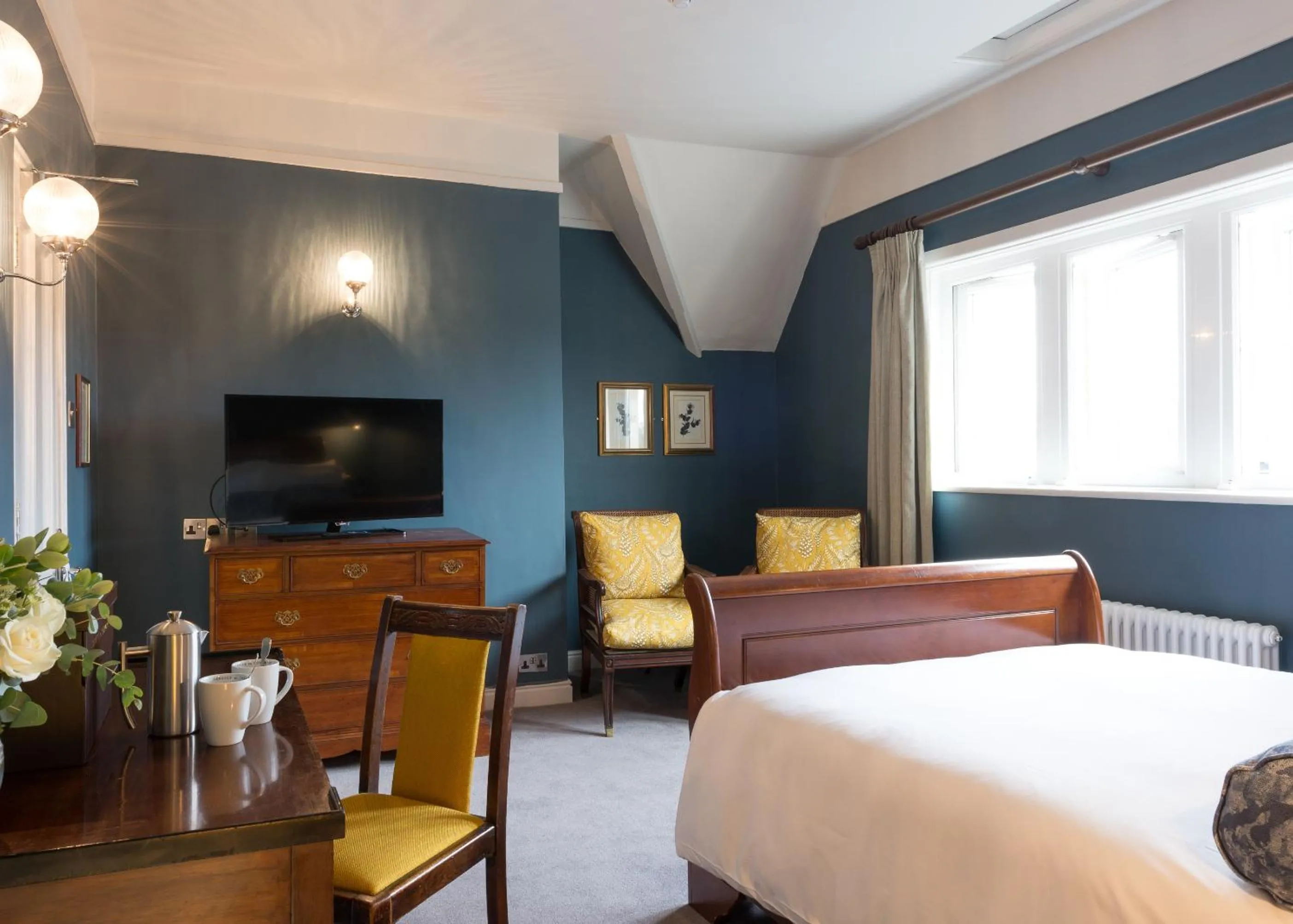 Bedroom, Bed in Burley Manor