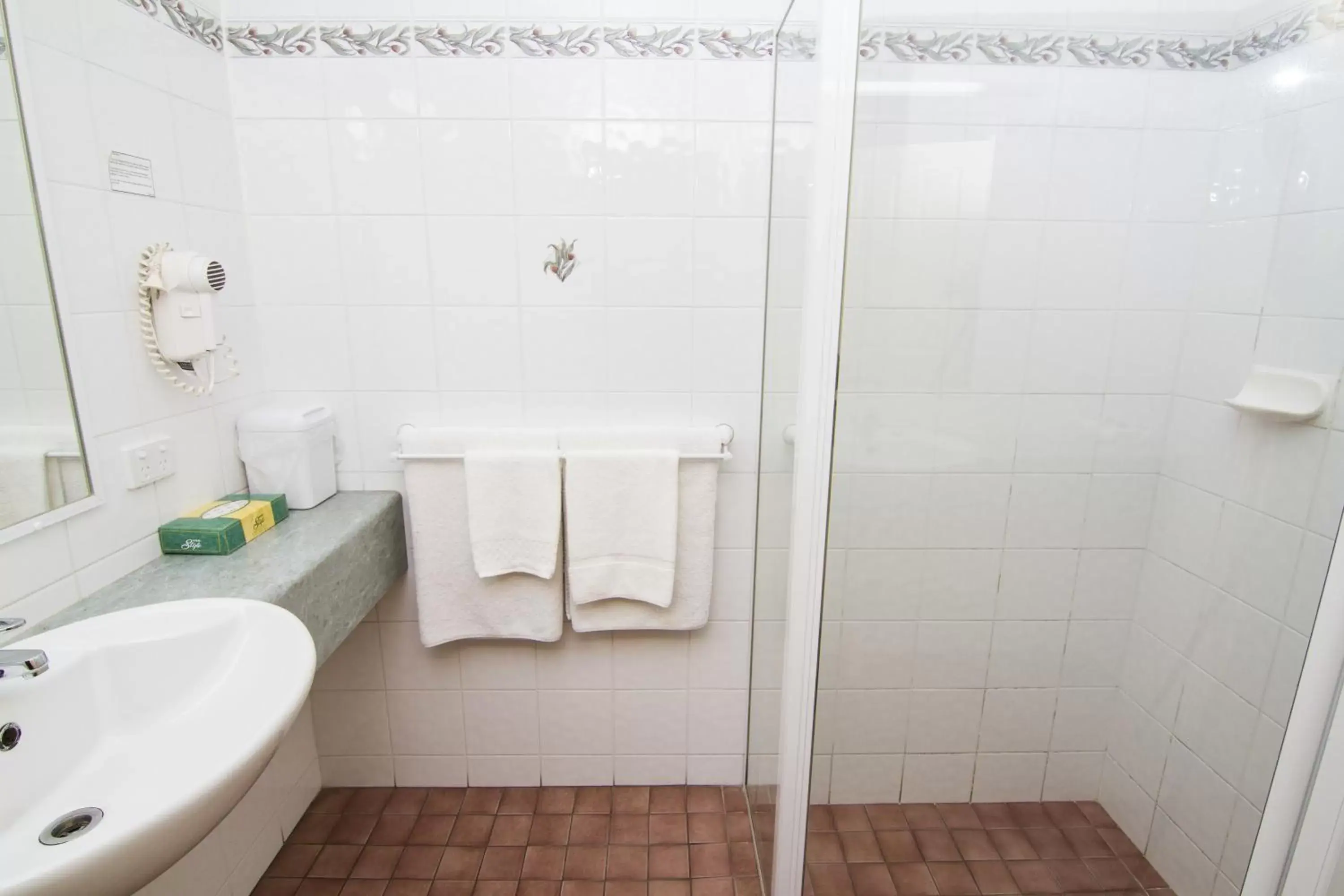 Shower, Bathroom in Green Gables Motel