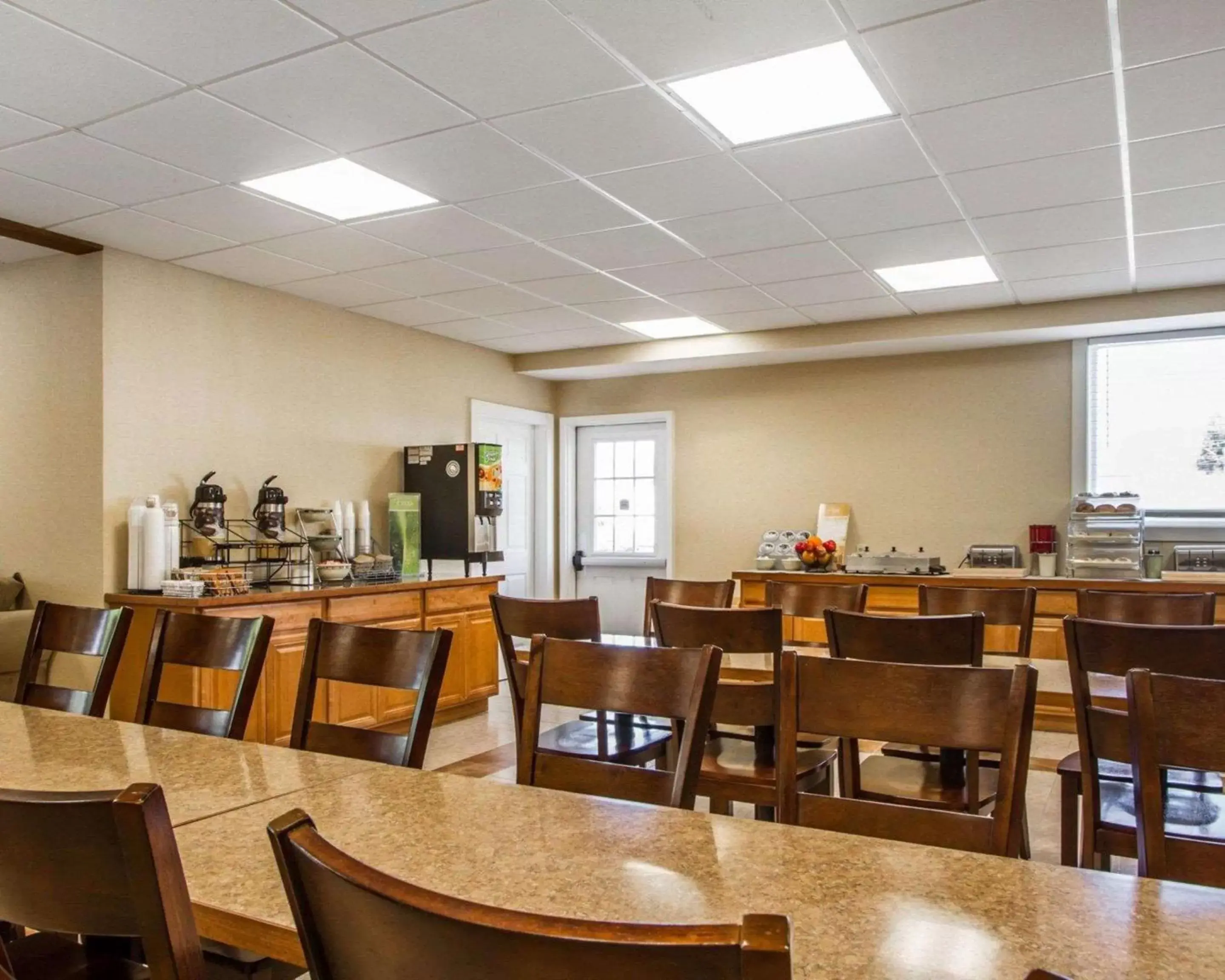 Restaurant/Places to Eat in Quality Inn & Suites