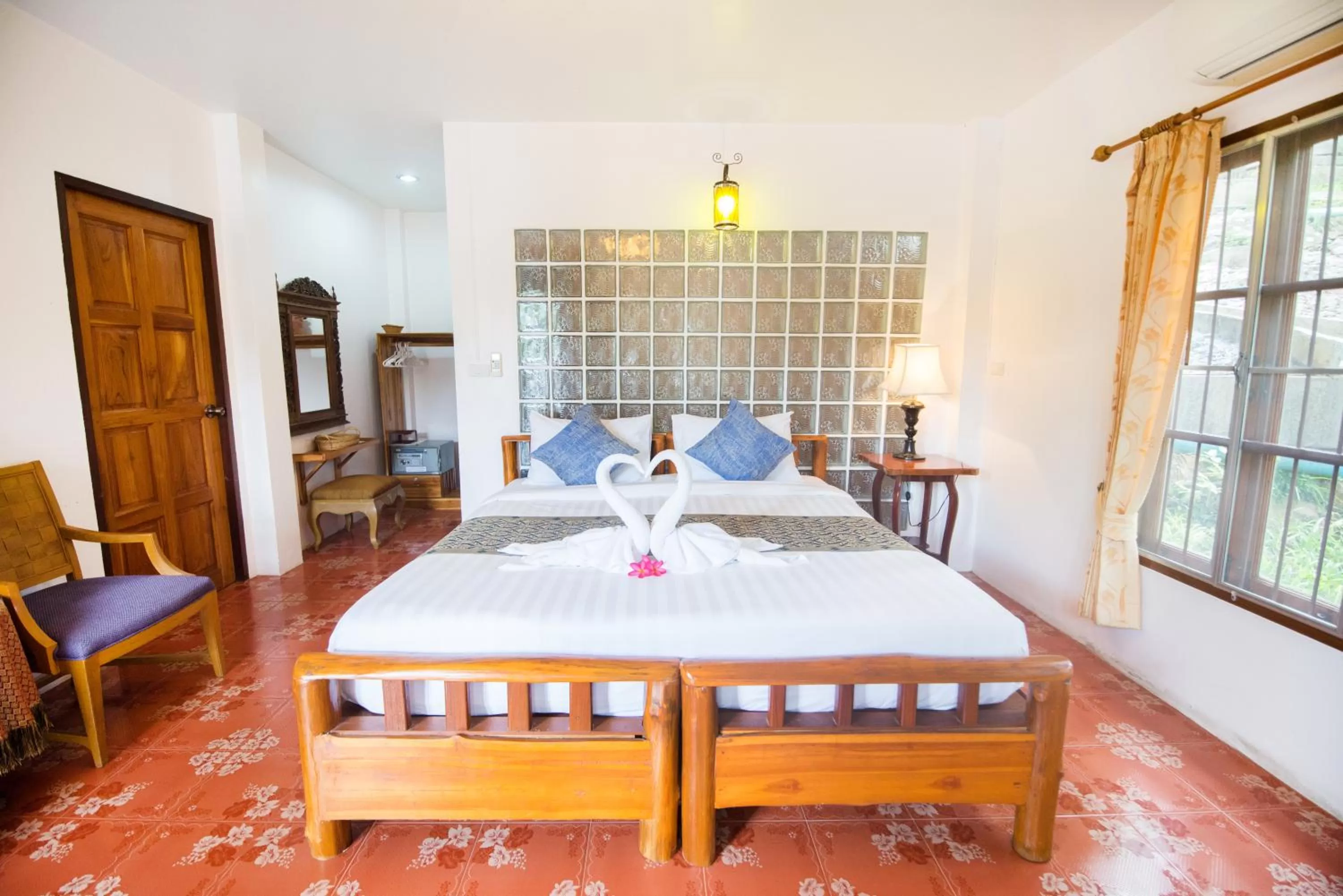 Photo of the whole room, Bed in Pongphen Guesthouse - SHA Plus Certified