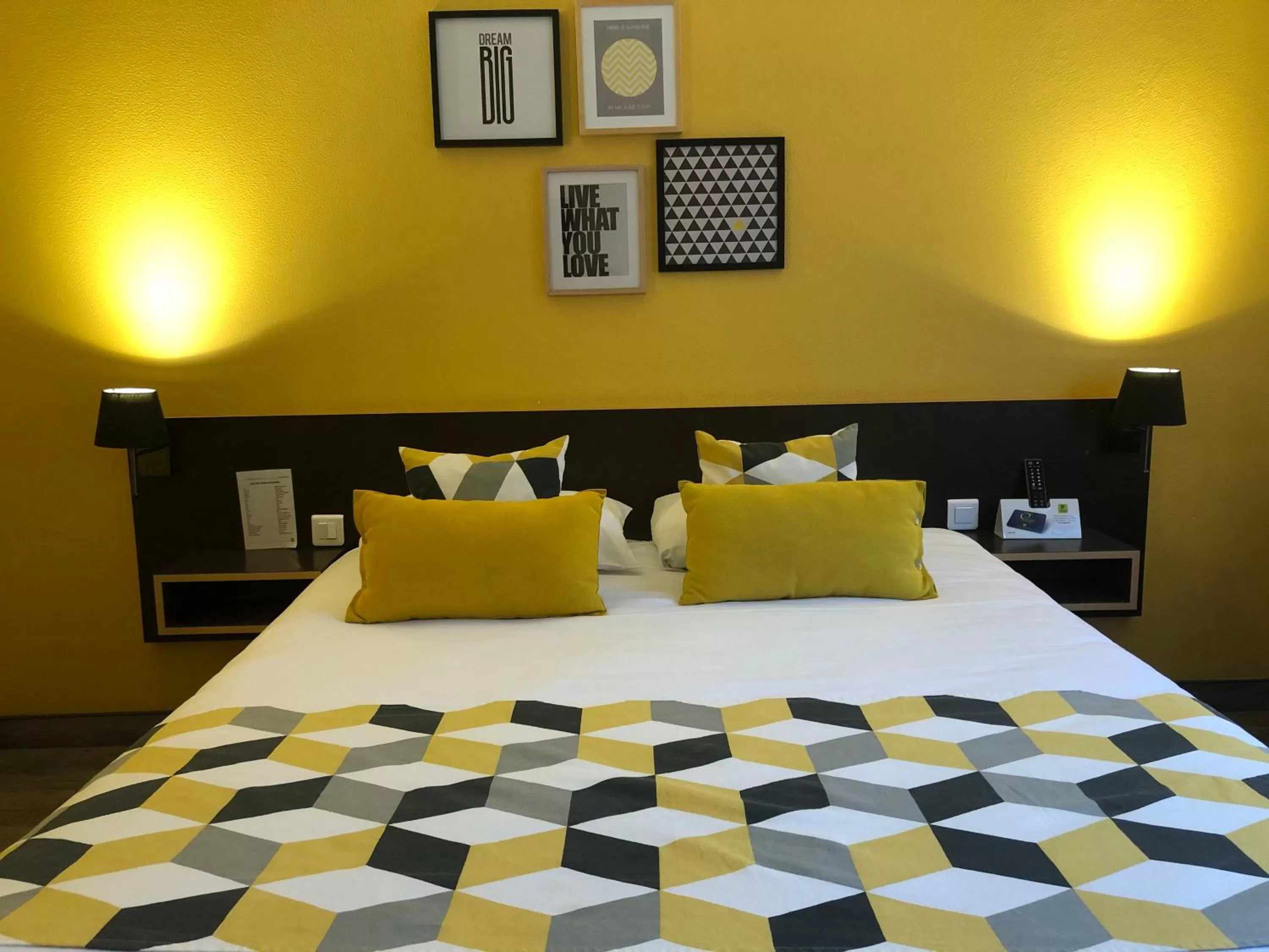 Bed in Logis Hôtel Burnichon