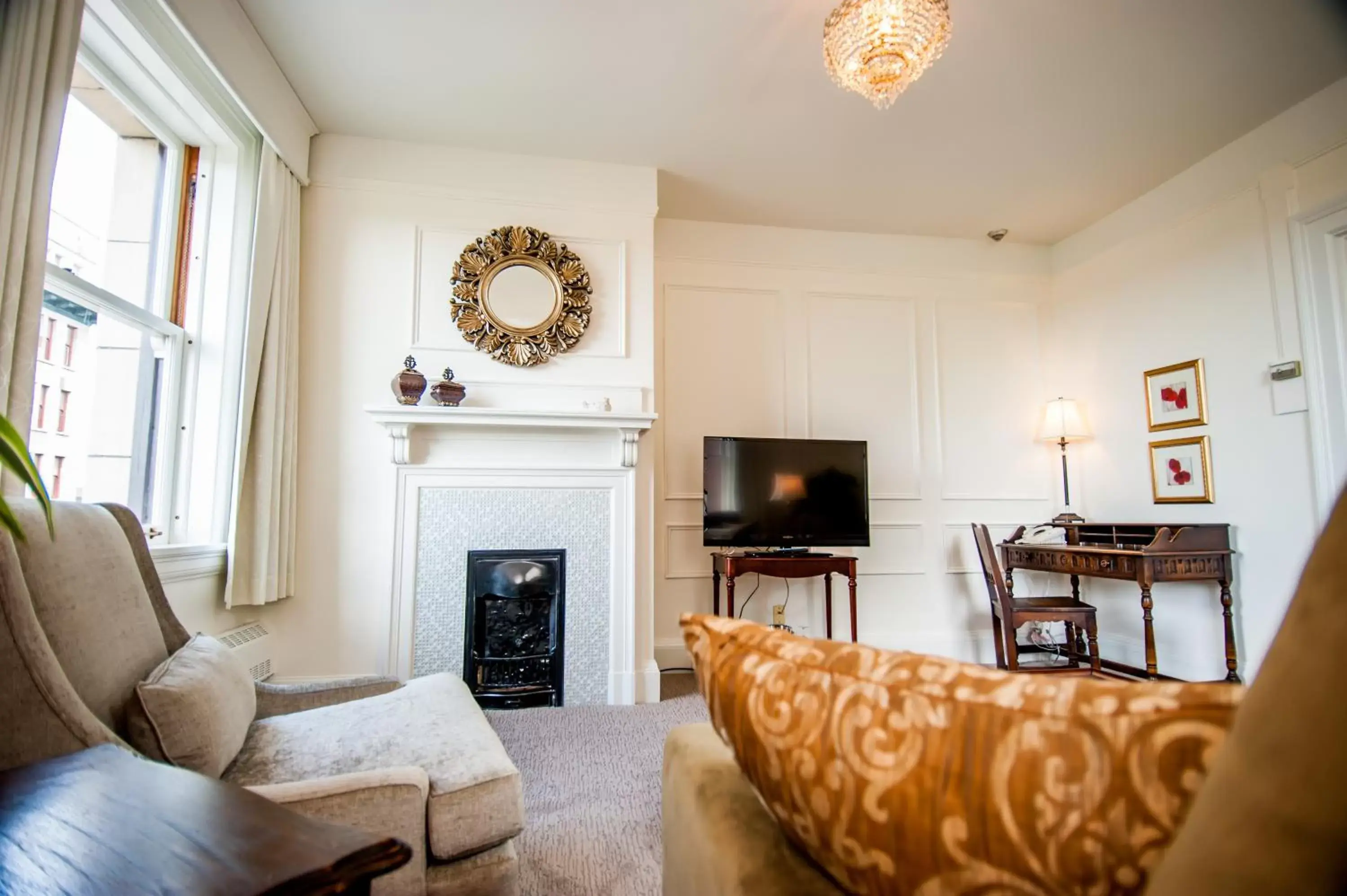 TV and multimedia, Seating Area in The Inn at the Union Club of British Columbia