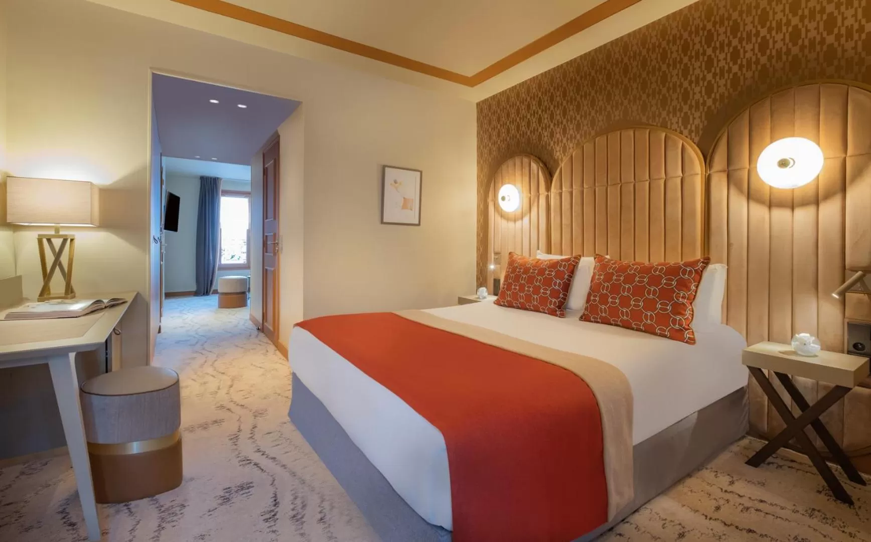 Photo of the whole room, Bed in Hôtel le Derby Alma by Inwood Hotels