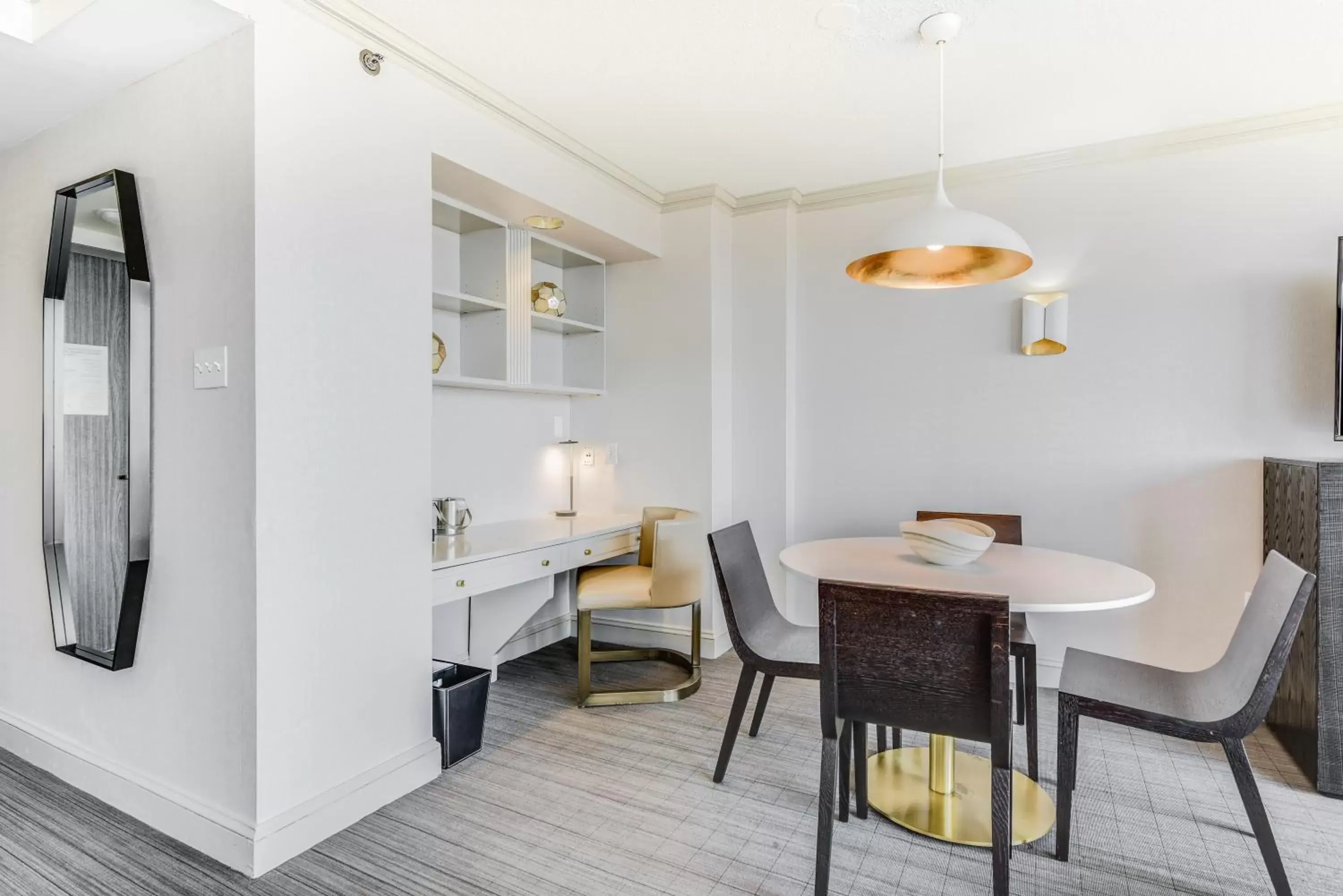 Kitchen or kitchenette, Dining Area in Hilton Washington DC Capitol Hill