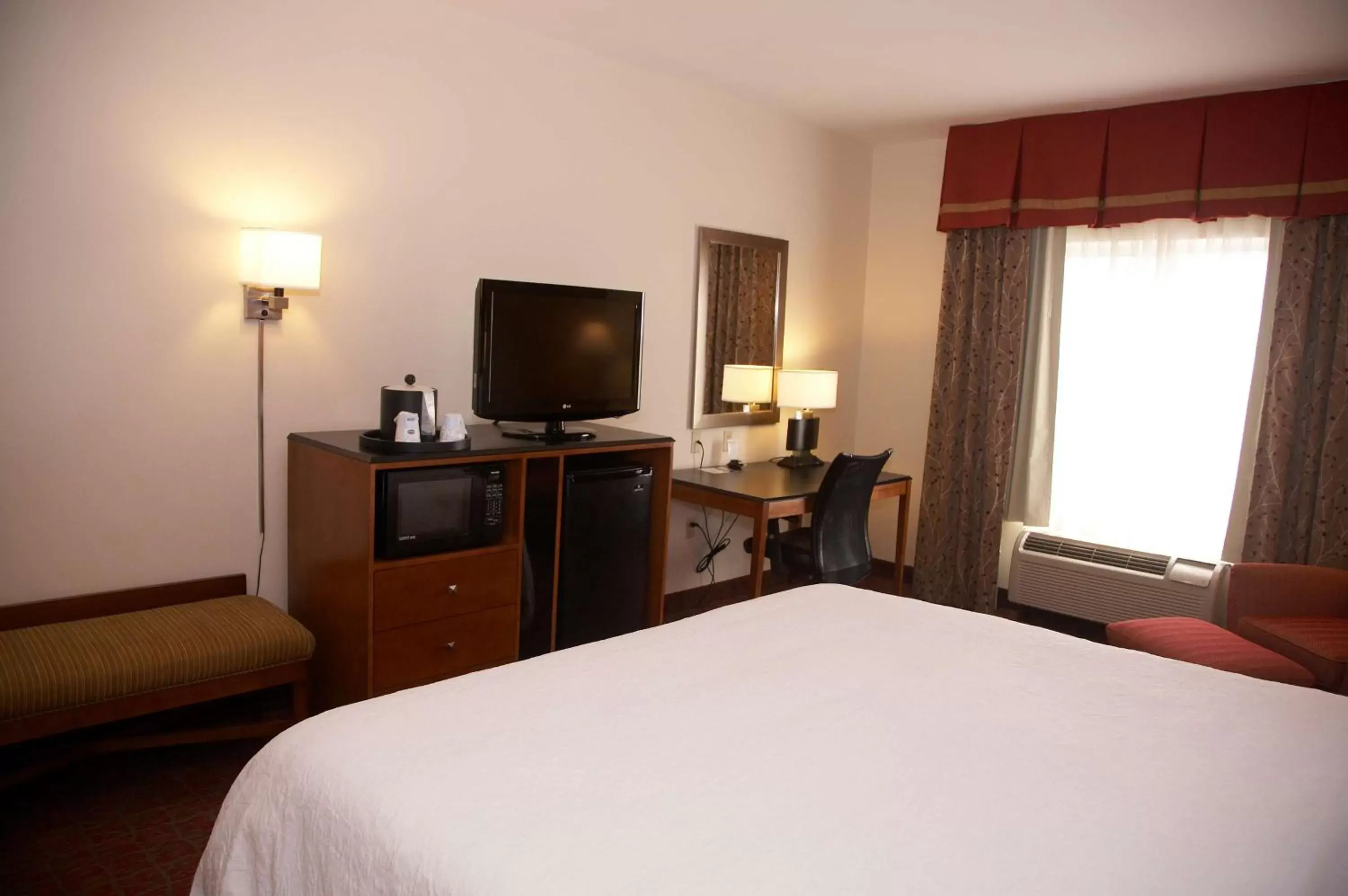 Bed in Hampton Inn & Suites Hobbs