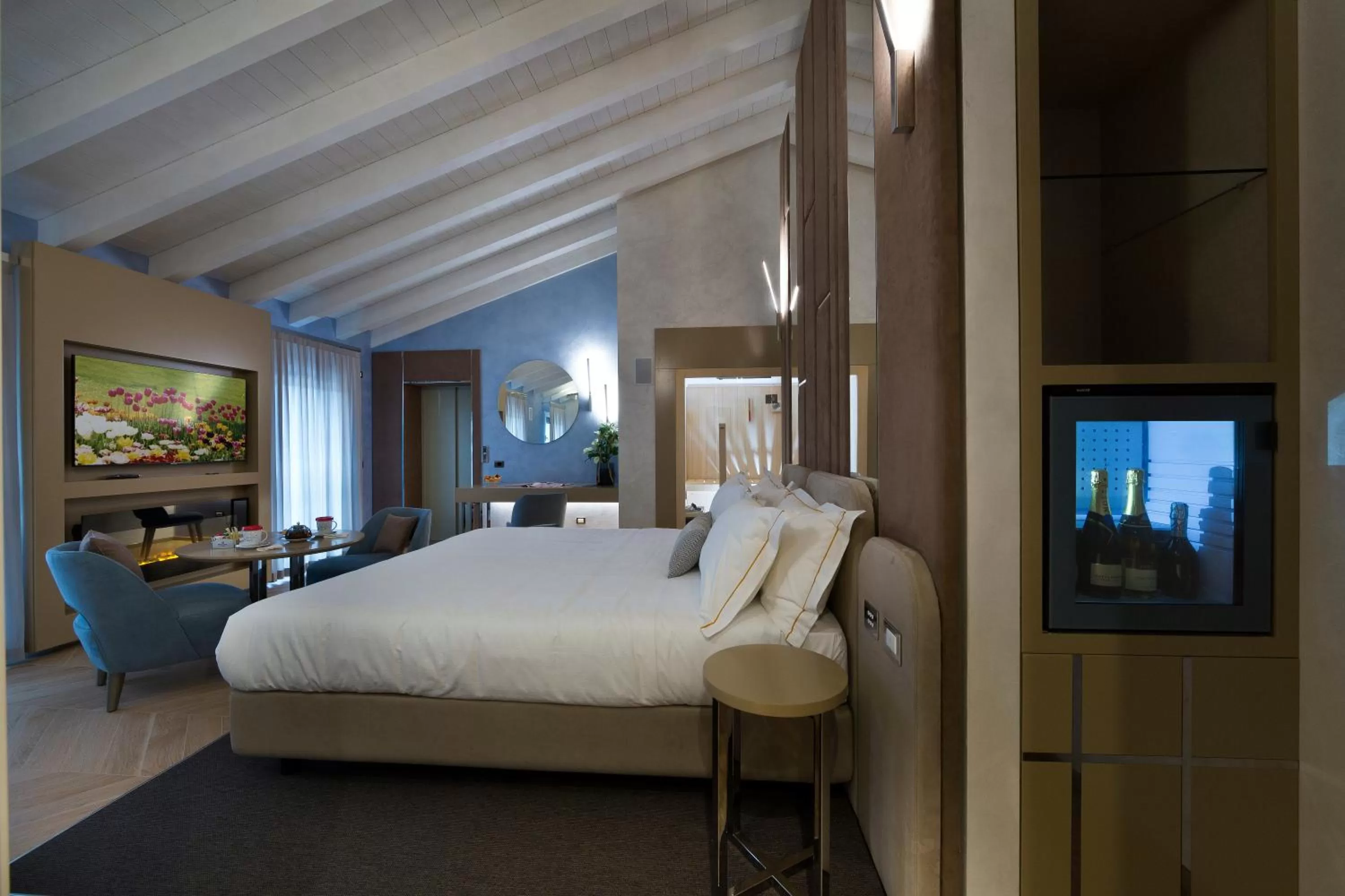 Bed in Vip's Motel Luxury Accommodation & Spa