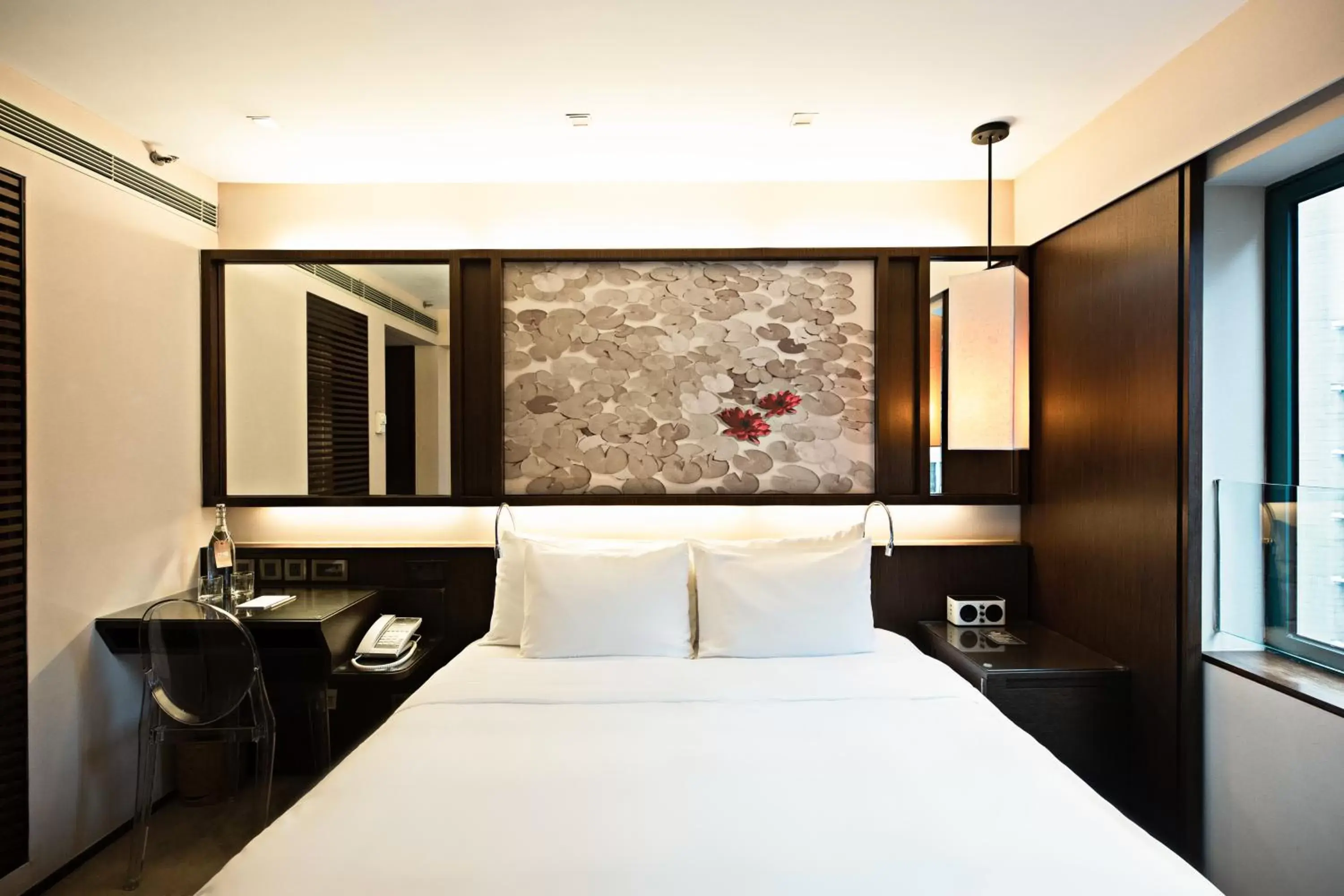 Bedroom, Bed in Eaton HK