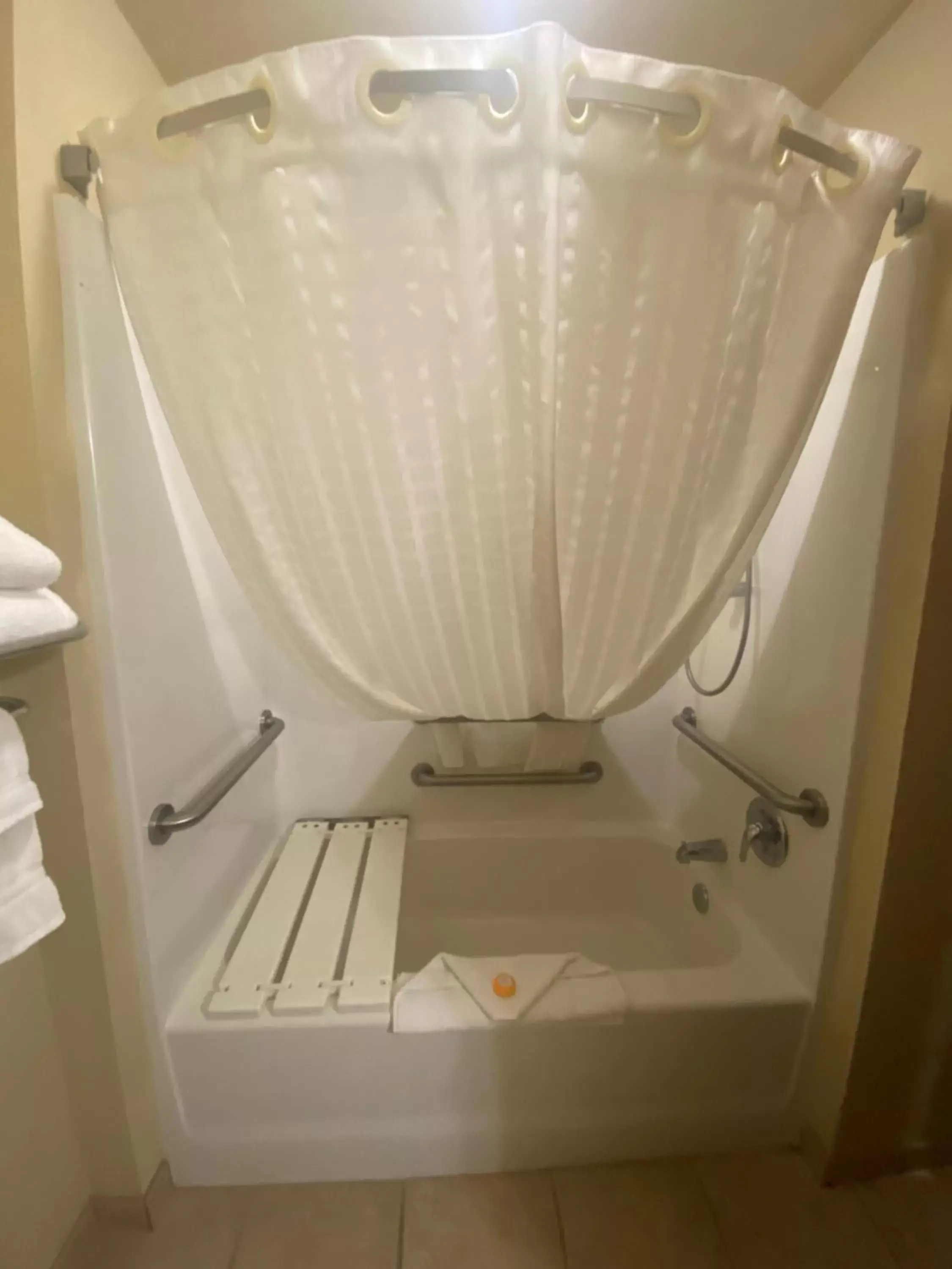 Shower, Bathroom in Cobblestone Hotel & Suites - Broken Bow